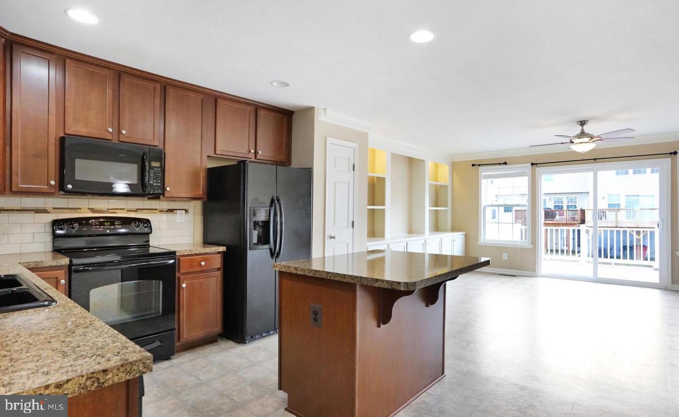 LAKELAND PLACE - Residential Lease