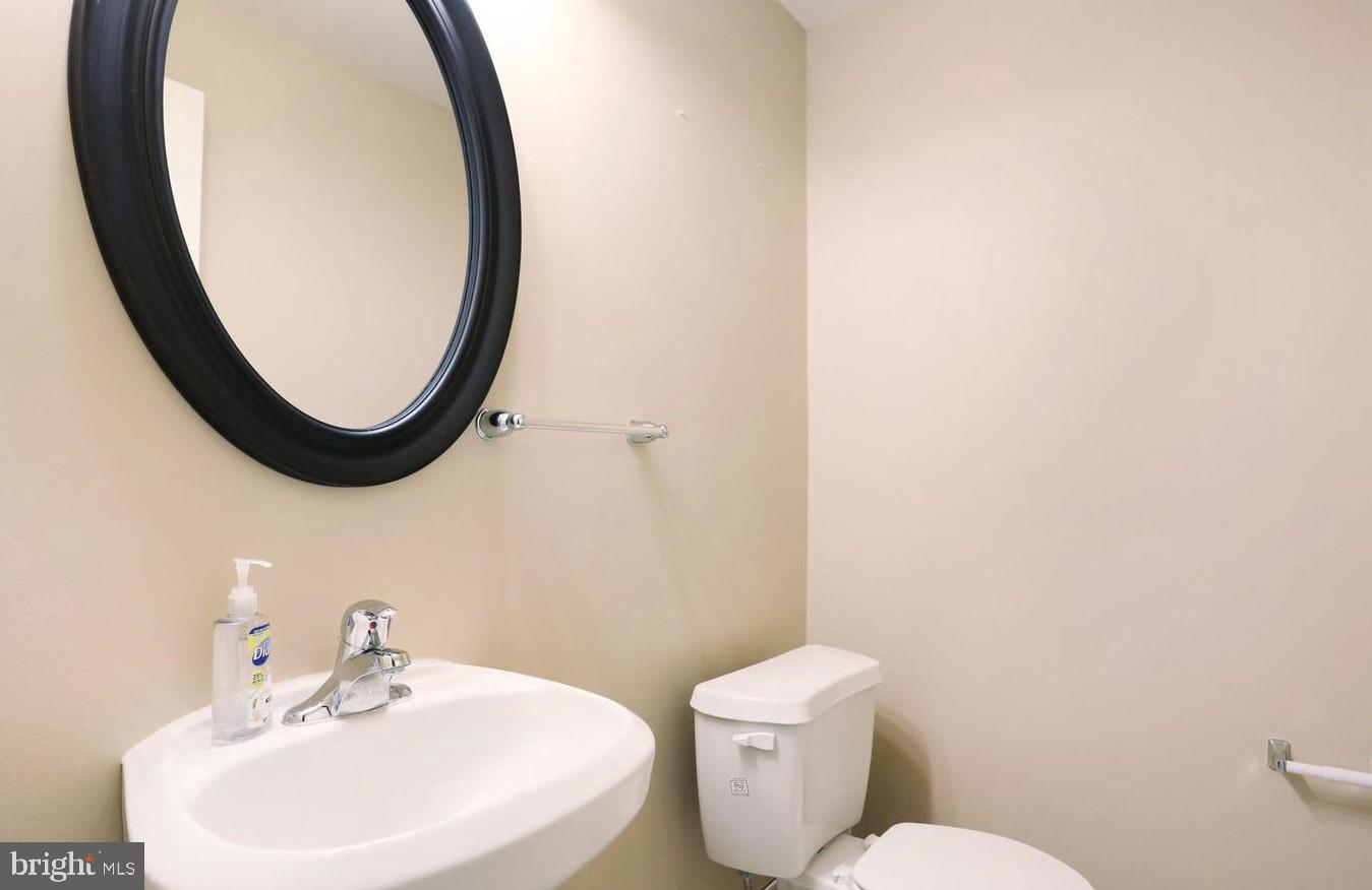 LAKELAND PLACE - Residential Lease