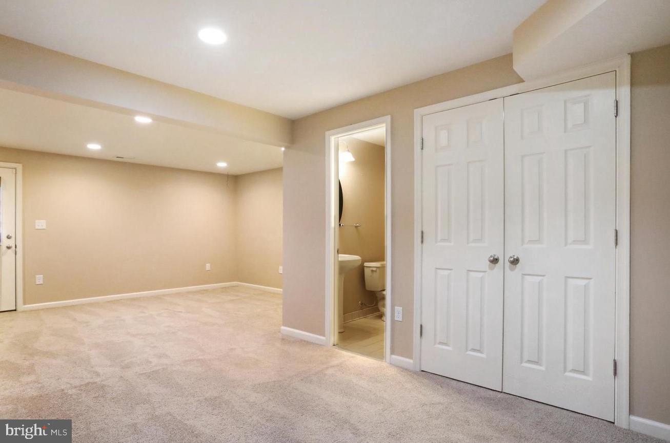 LAKELAND PLACE - Residential Lease