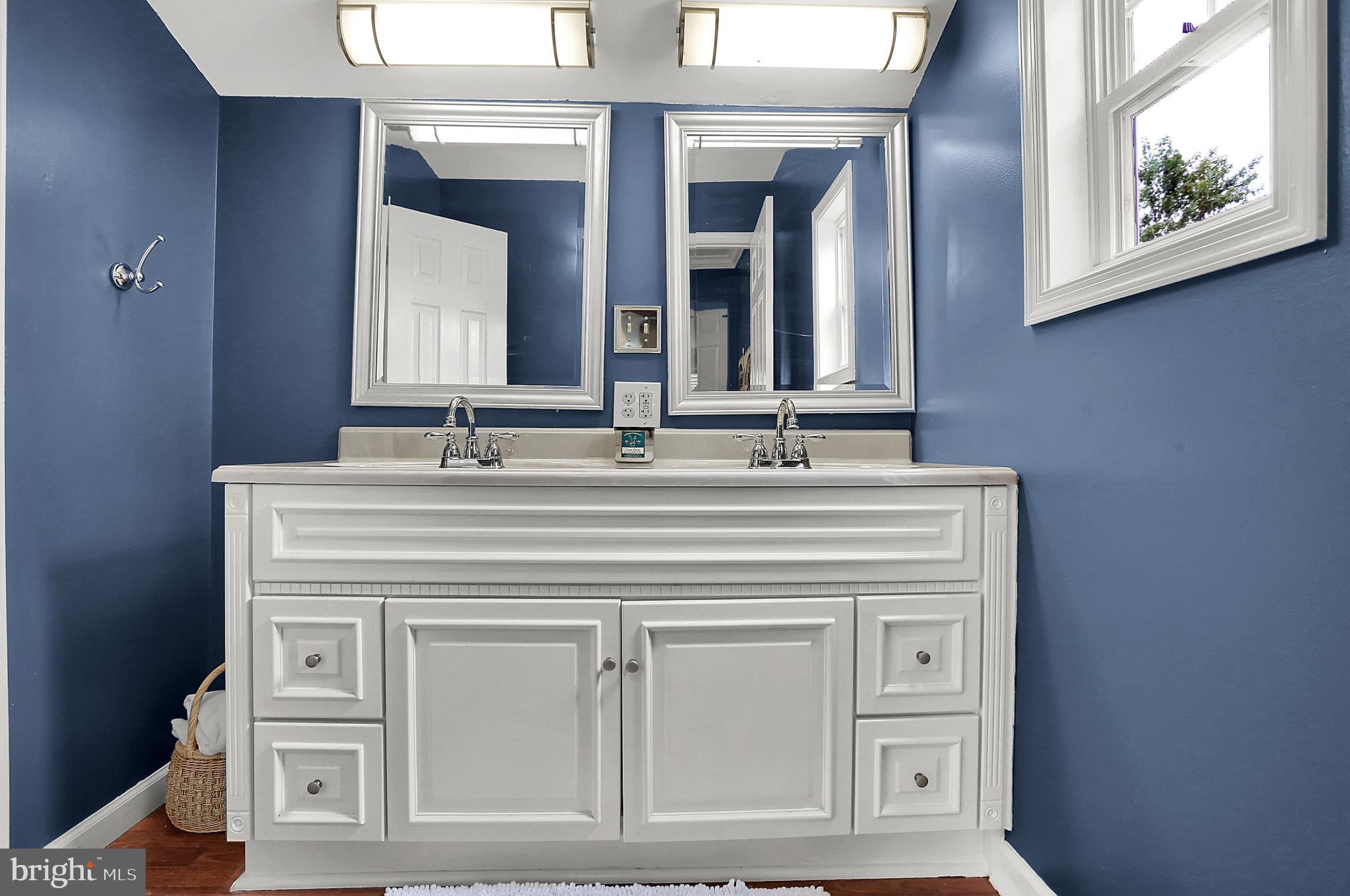 VALLEY STREAM ESTATES - Residential