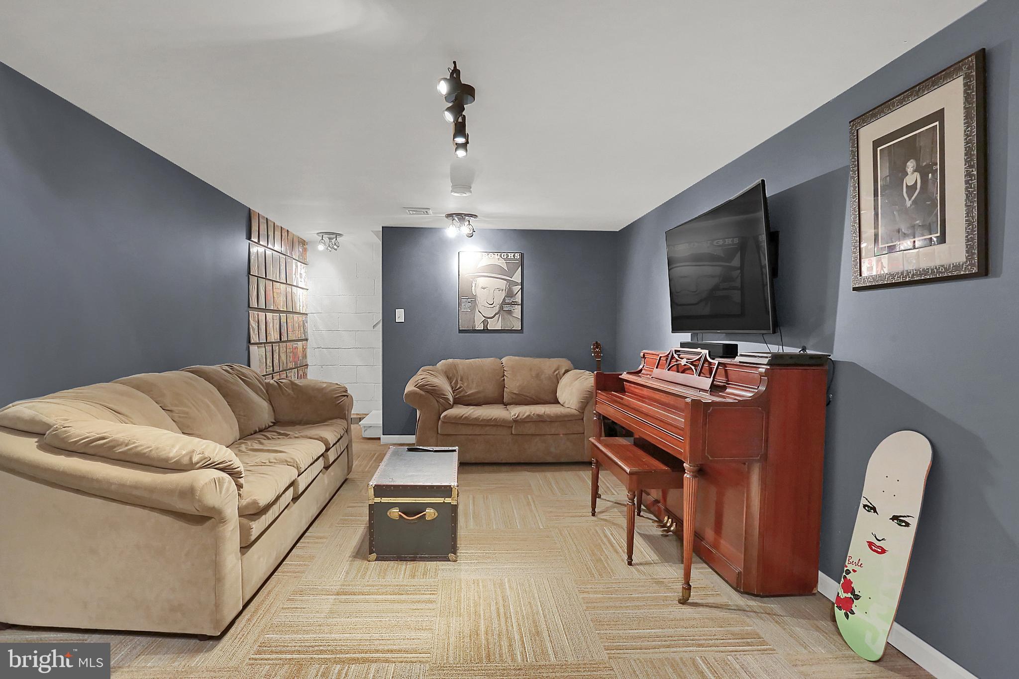 VALLEY STREAM ESTATES - Residential