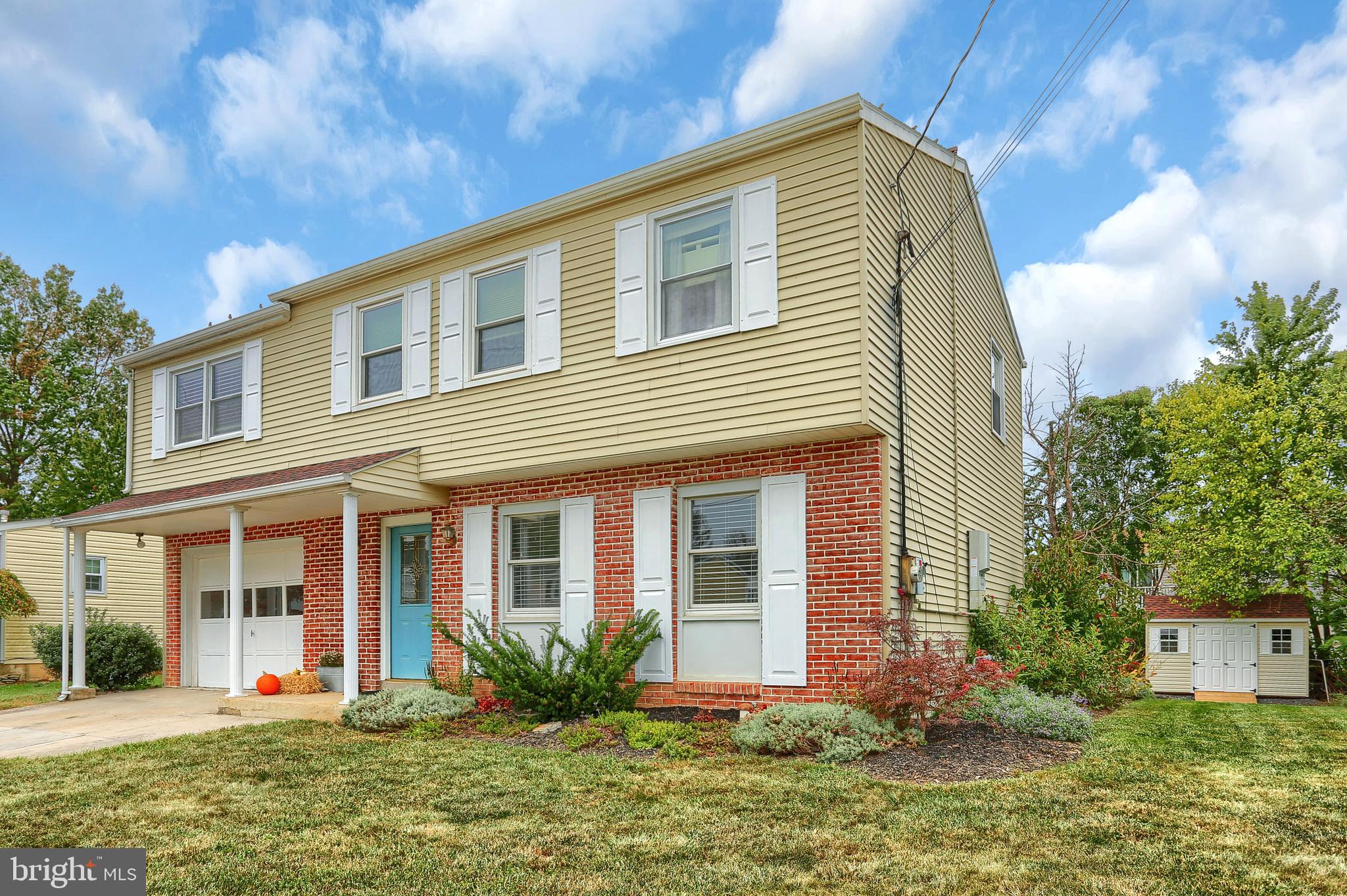 VALLEY STREAM ESTATES - Residential