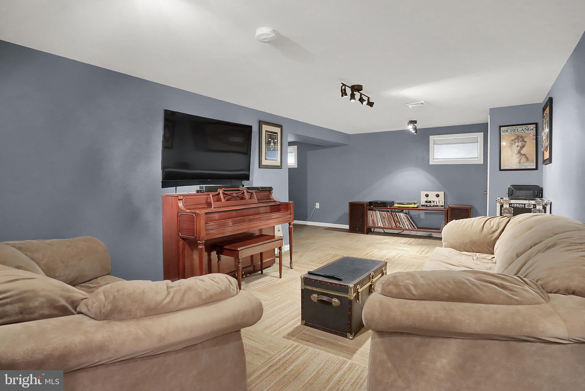 VALLEY STREAM ESTATES - Residential