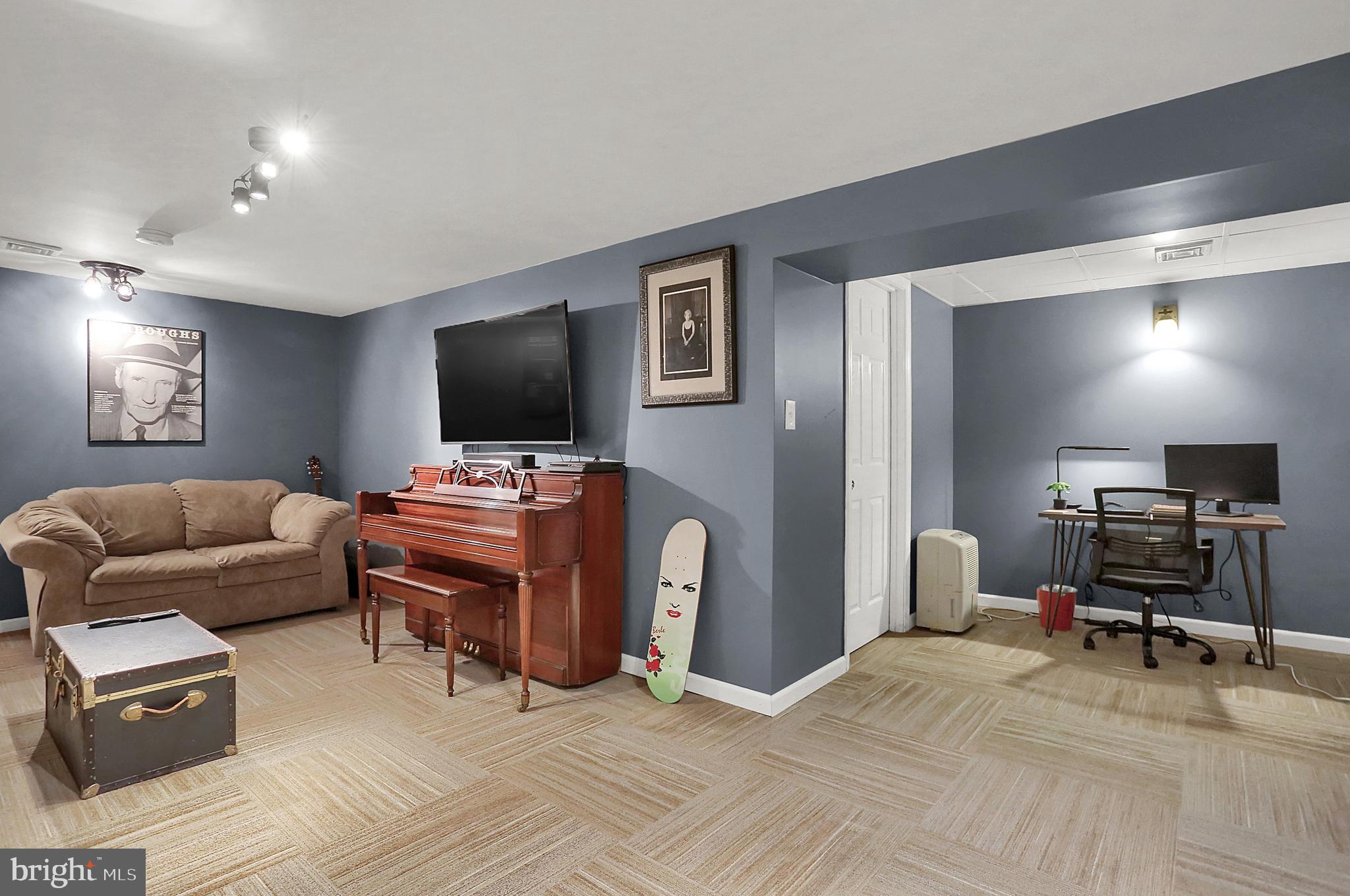 VALLEY STREAM ESTATES - Residential