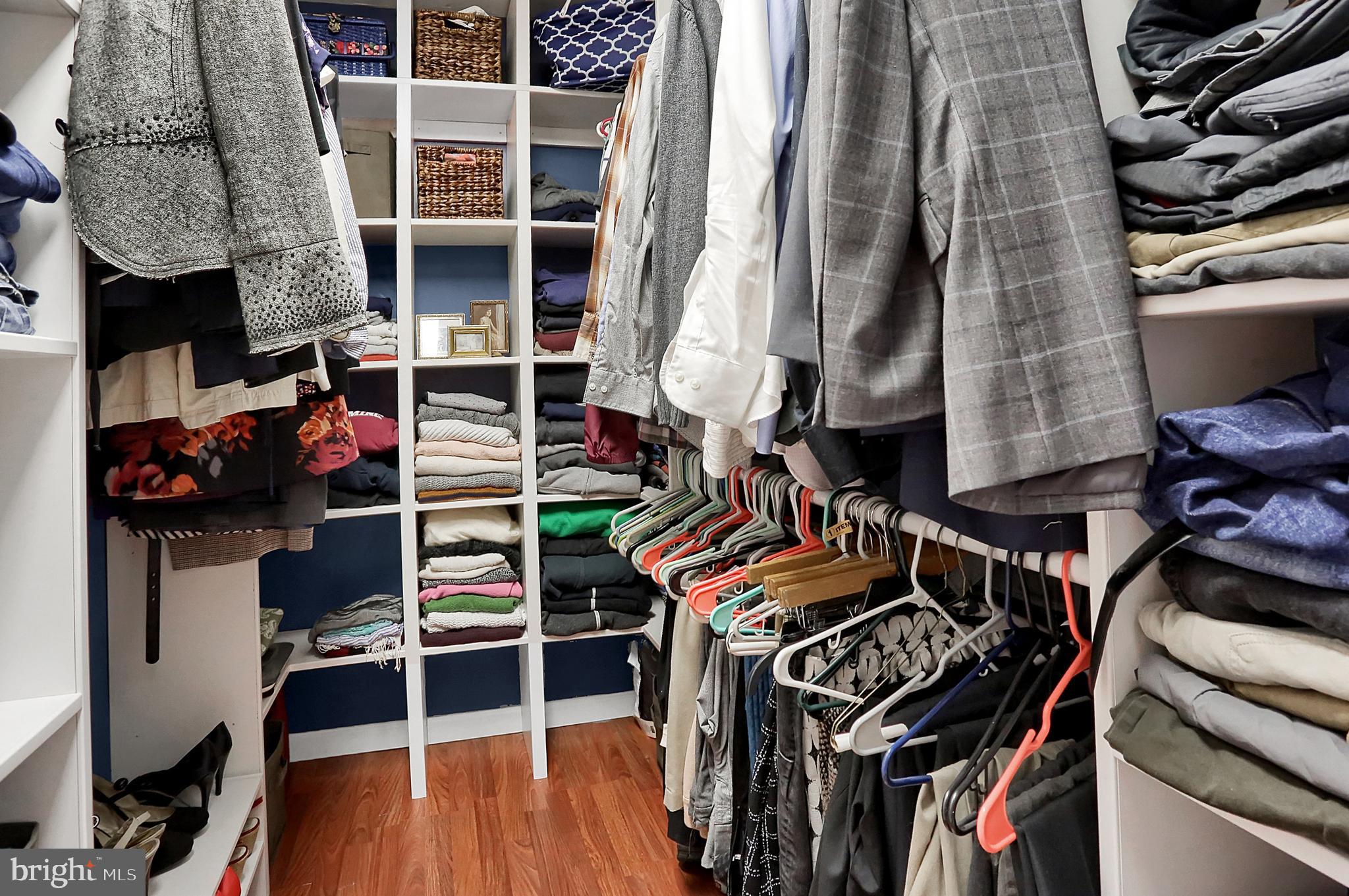 VALLEY STREAM ESTATES - Residential