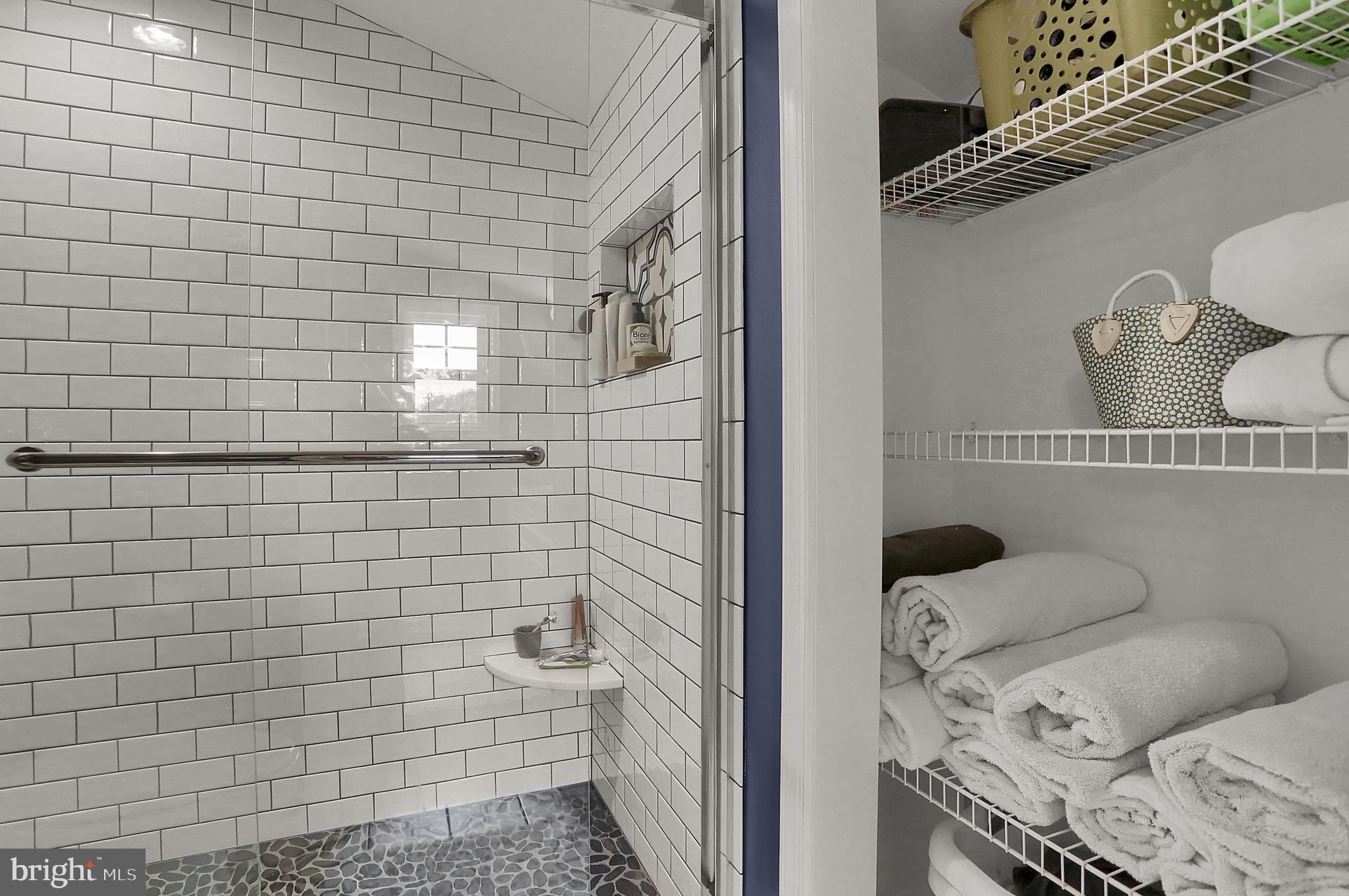 VALLEY STREAM ESTATES - Residential