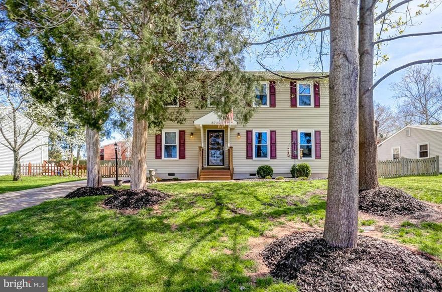 BRING YOUR PICKIEST CLIENTS! LARGE  4 BED/2 1/2 HOUSE HAS HARDWOOD FLOORS ON BOTH LEVELS THAT HAVE BEEN REFINISHED.FRESHLY PAINTED.LARGE EAT-IN-KIT W/ SS APP. GRANITE COUNTER TOPS & LARGE PANTRY. BRIGHT LV/DV.  A LARGE SCREENED IN DECK 24 x22 WITH COMPOSITE DECKING, REINFORCED FOR A HOT TUB, ALSO WIRED FOR TV. A SUPER LARGE 2 CAR GARAGE WITH UNFINISHED BONUS ROOM 23x19. CLOSE TO EVERYTHING.