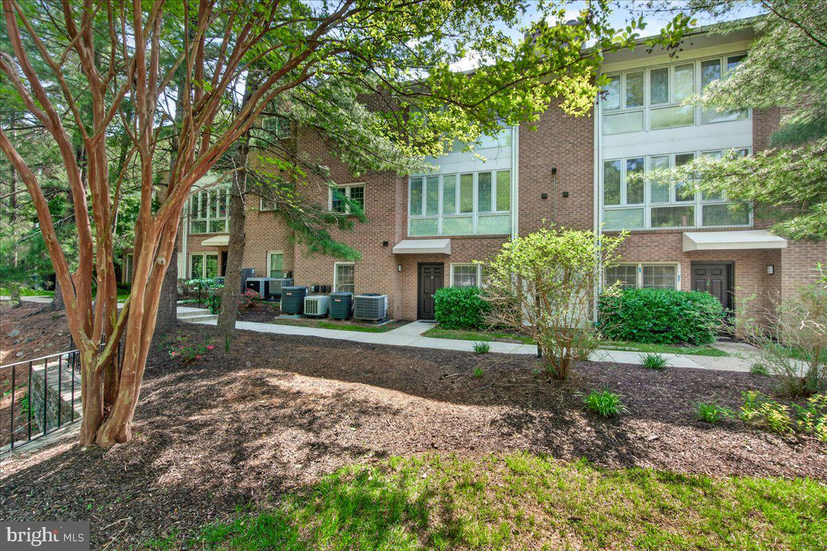 5700 BREWER HOUSE CIRCLE T3-11