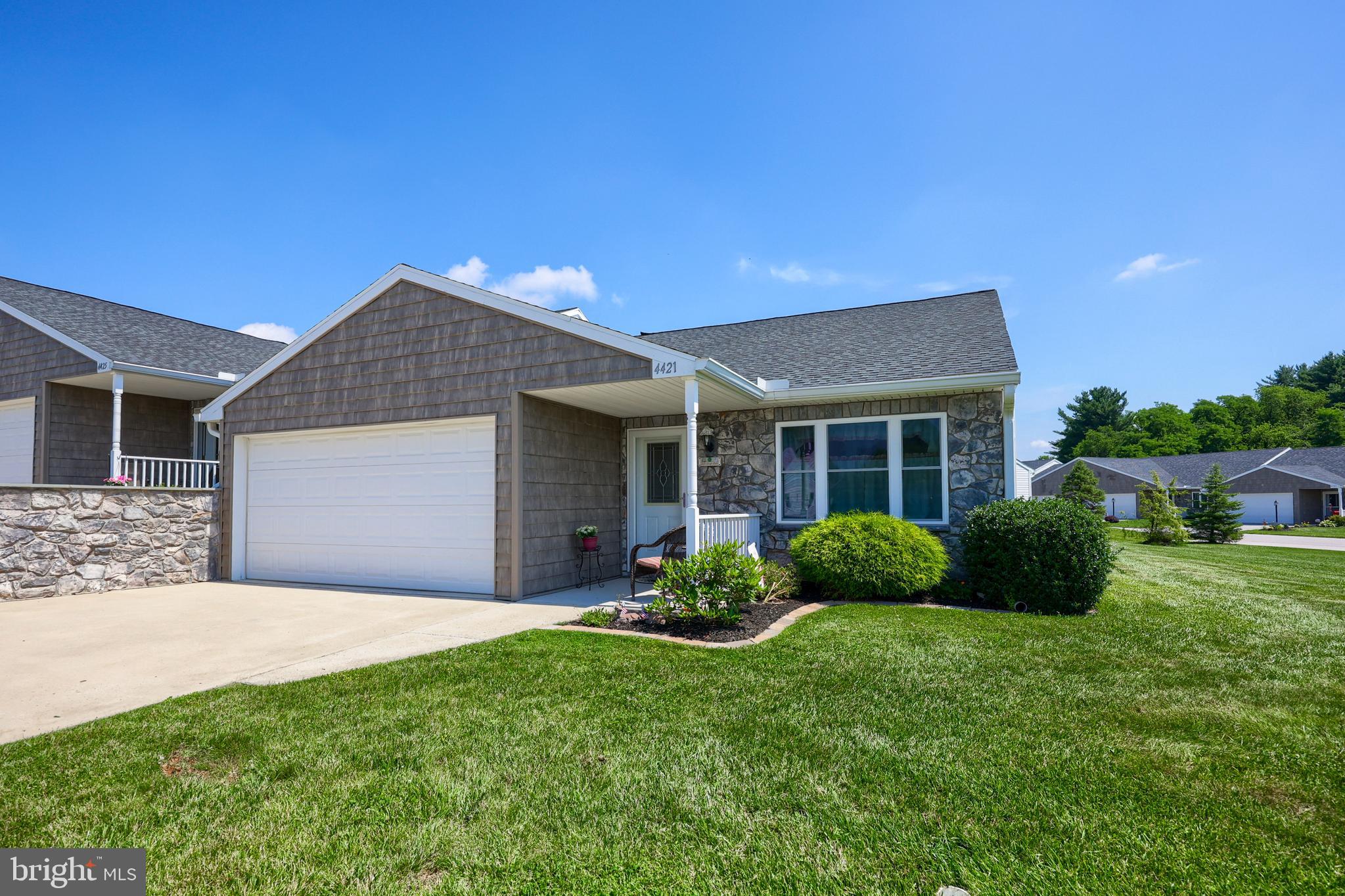 LAUREL MANOR - Residential