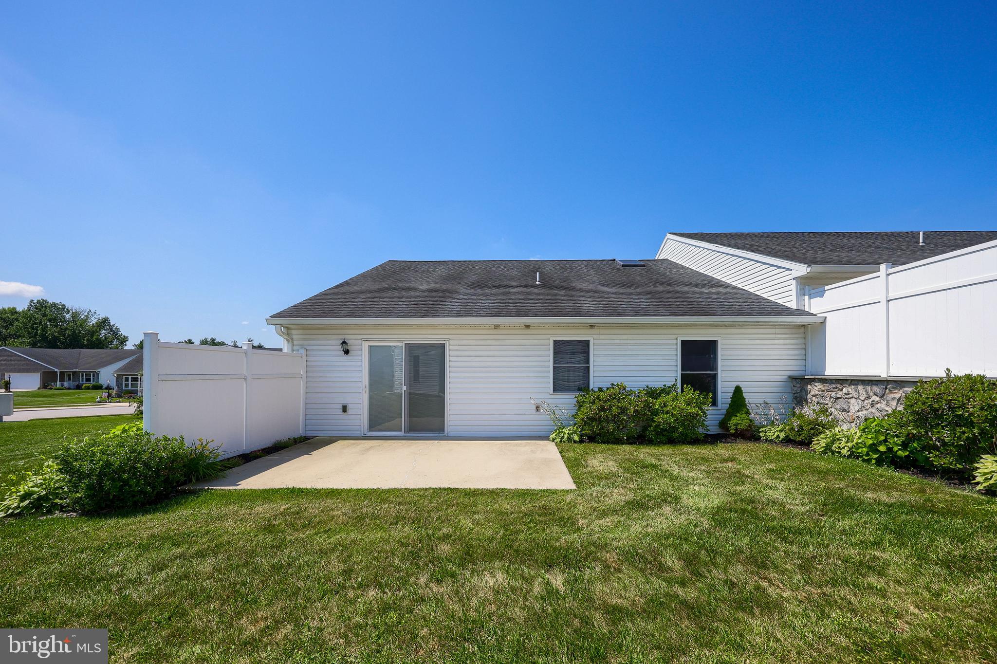 LAUREL MANOR - Residential