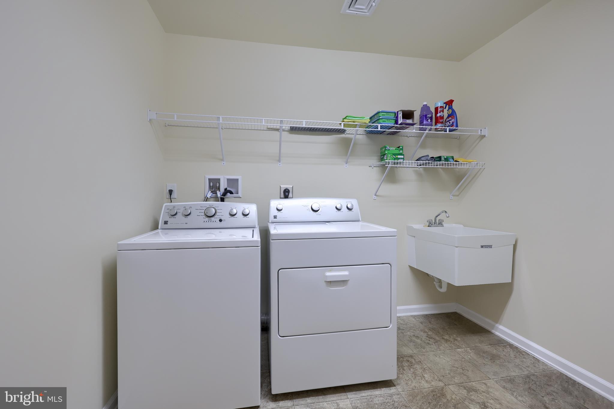 LAUREL MANOR - Residential