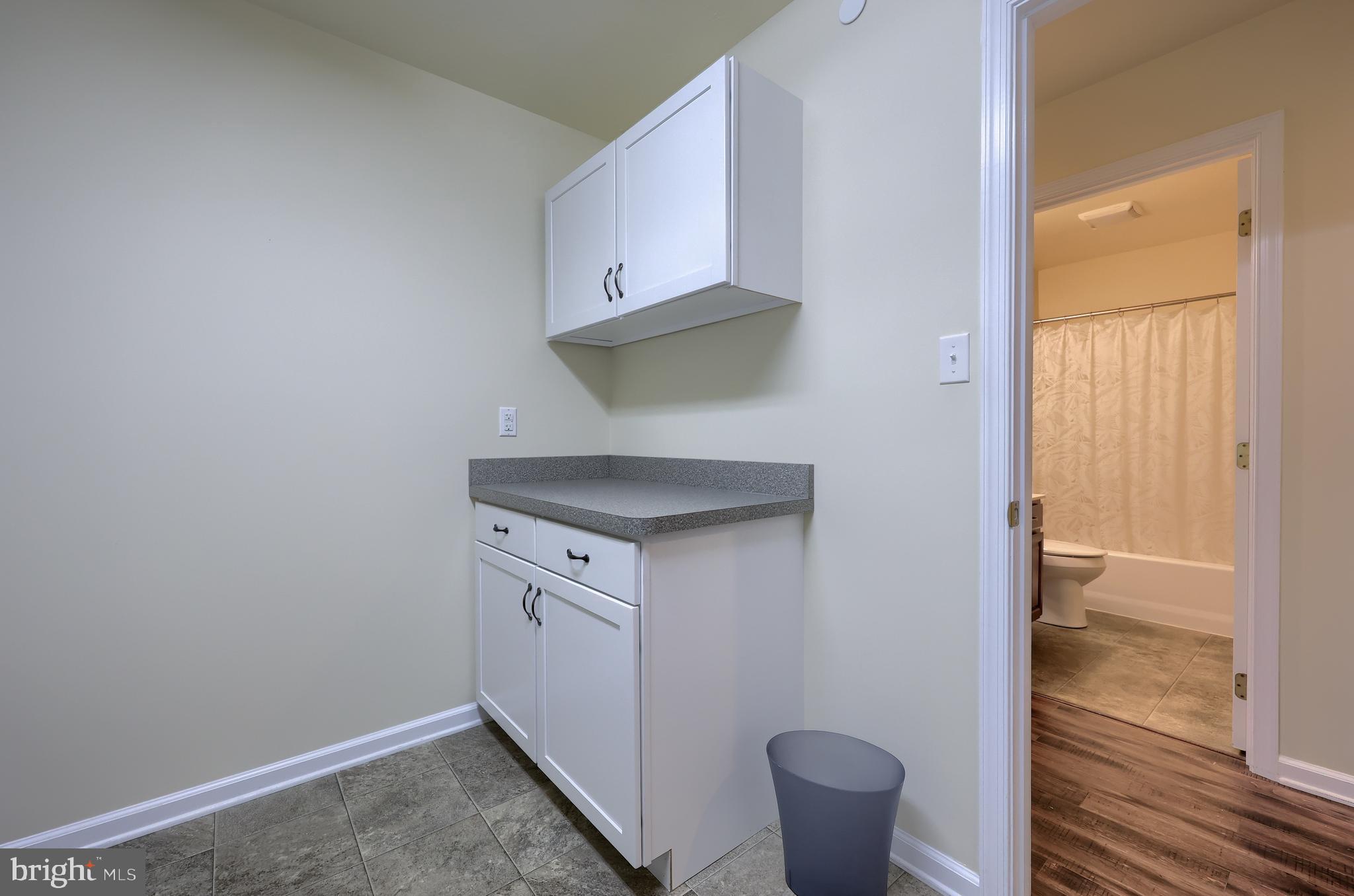 LAUREL MANOR - Residential