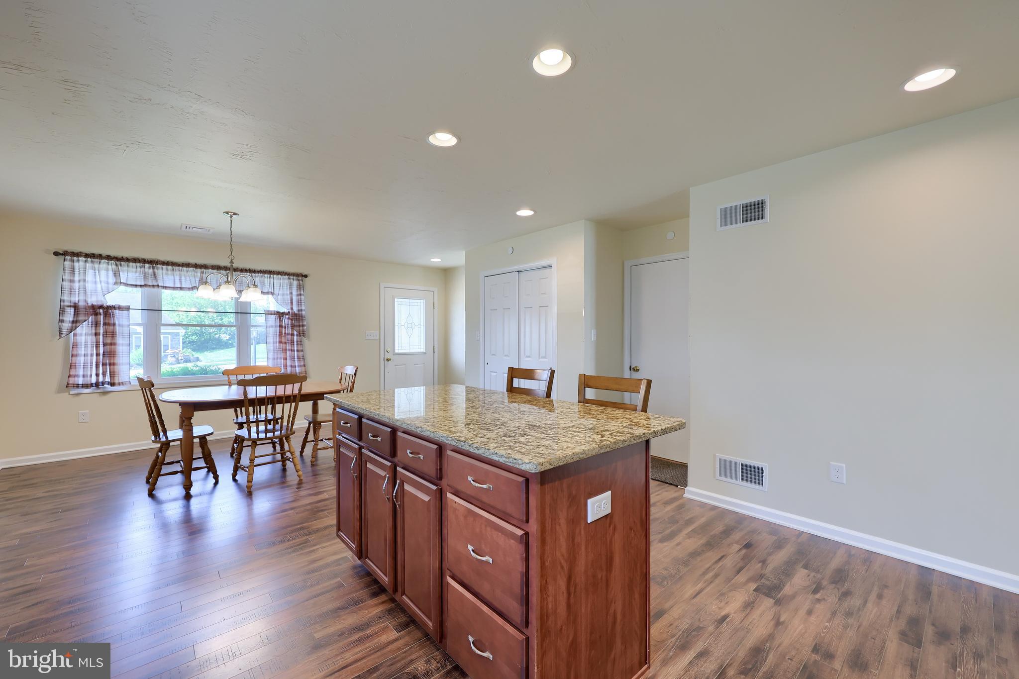 LAUREL MANOR - Residential