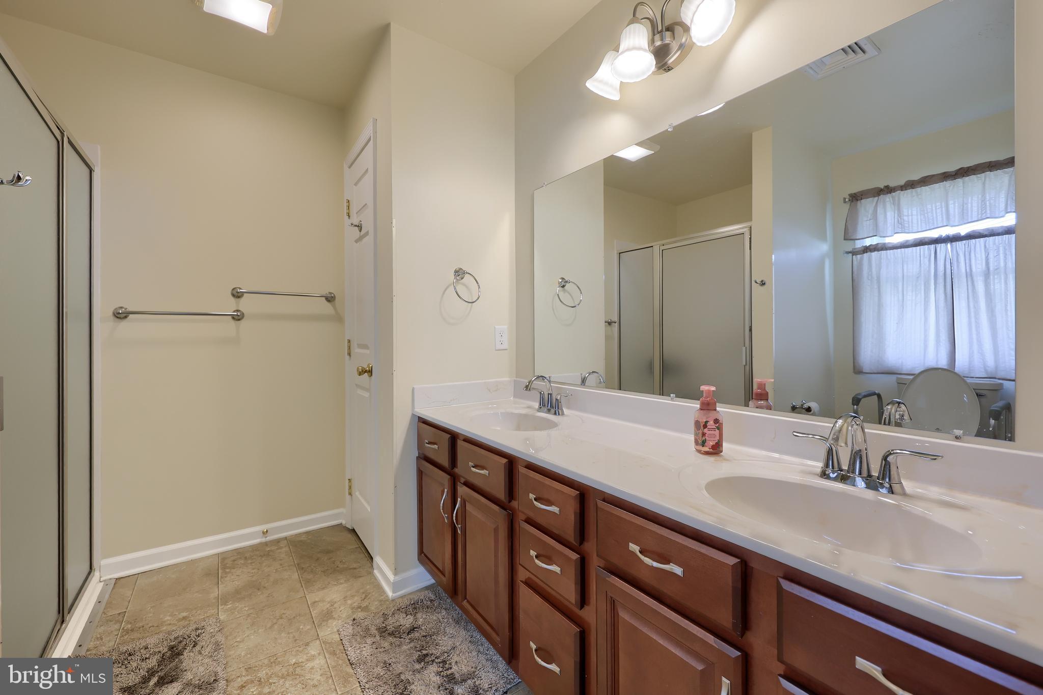 LAUREL MANOR - Residential