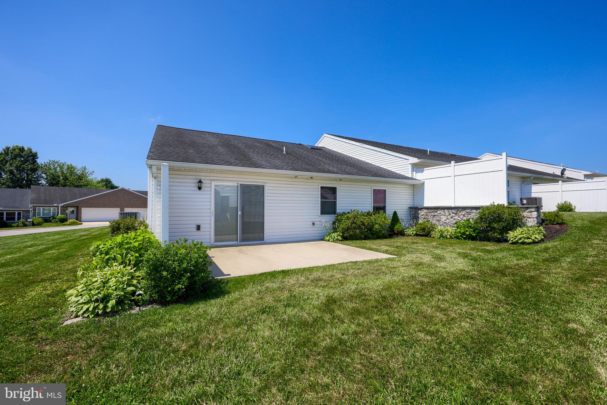 LAUREL MANOR - Residential