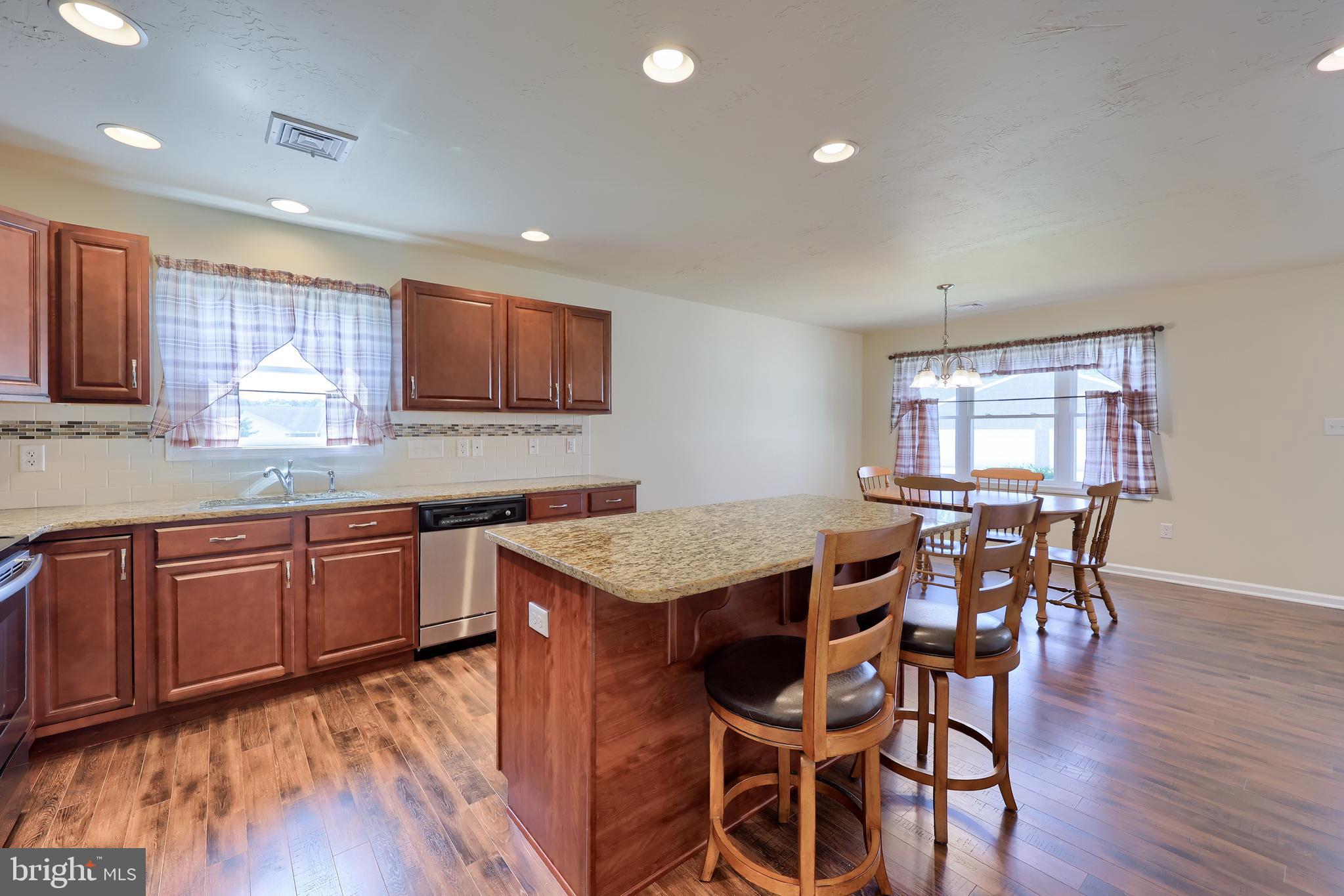 LAUREL MANOR - Residential