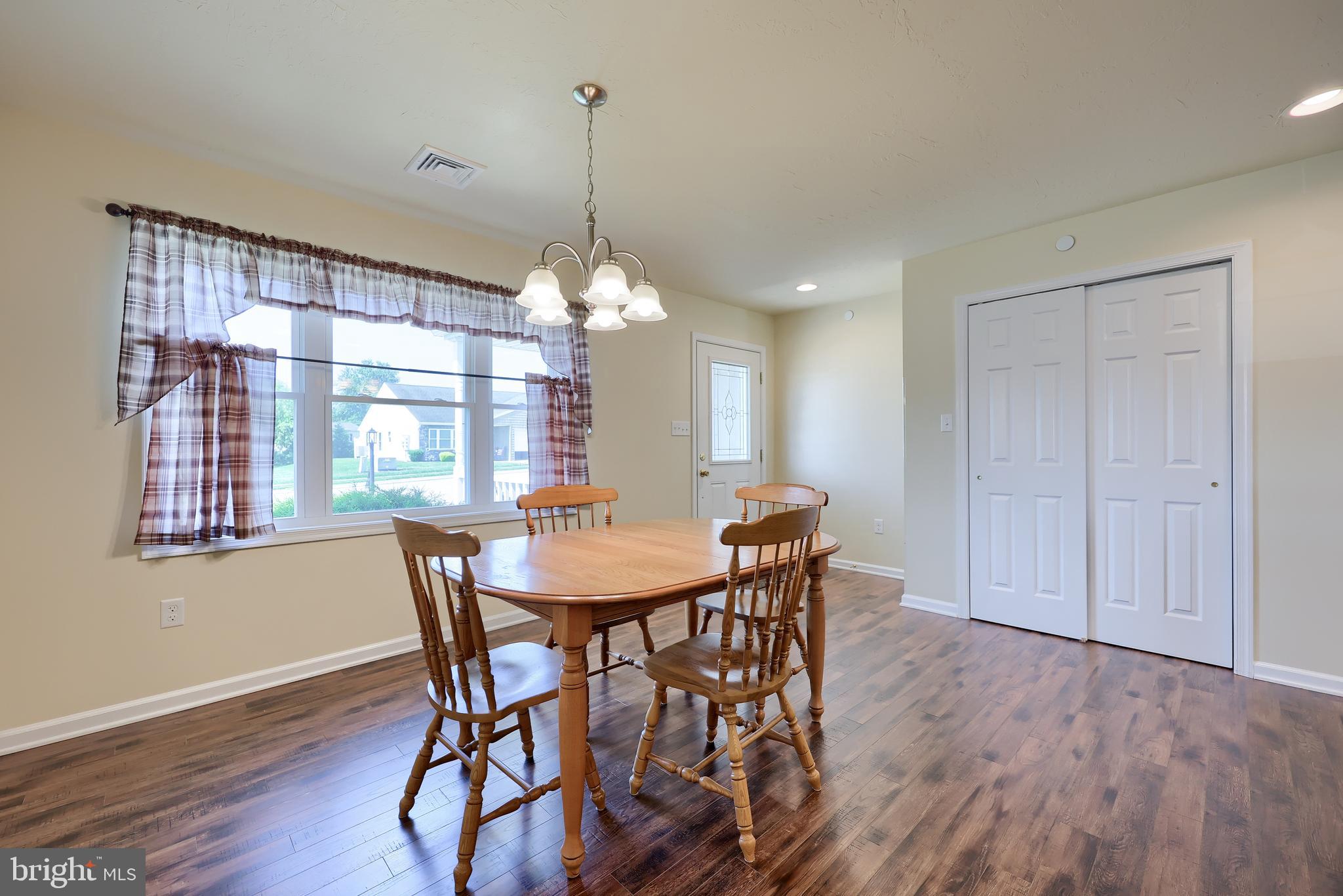 LAUREL MANOR - Residential