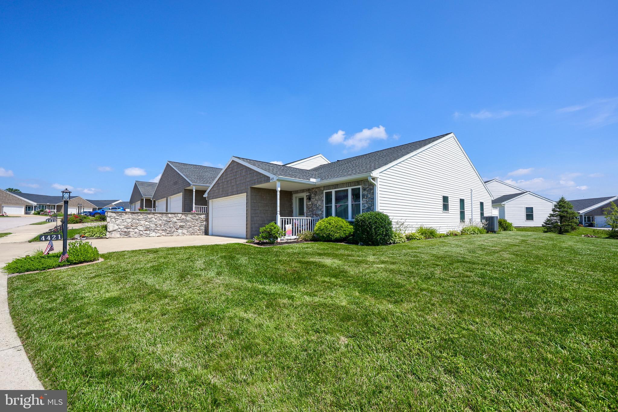 LAUREL MANOR - Residential