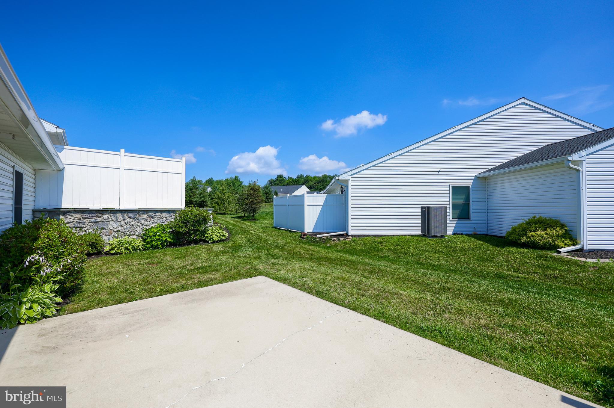 LAUREL MANOR - Residential