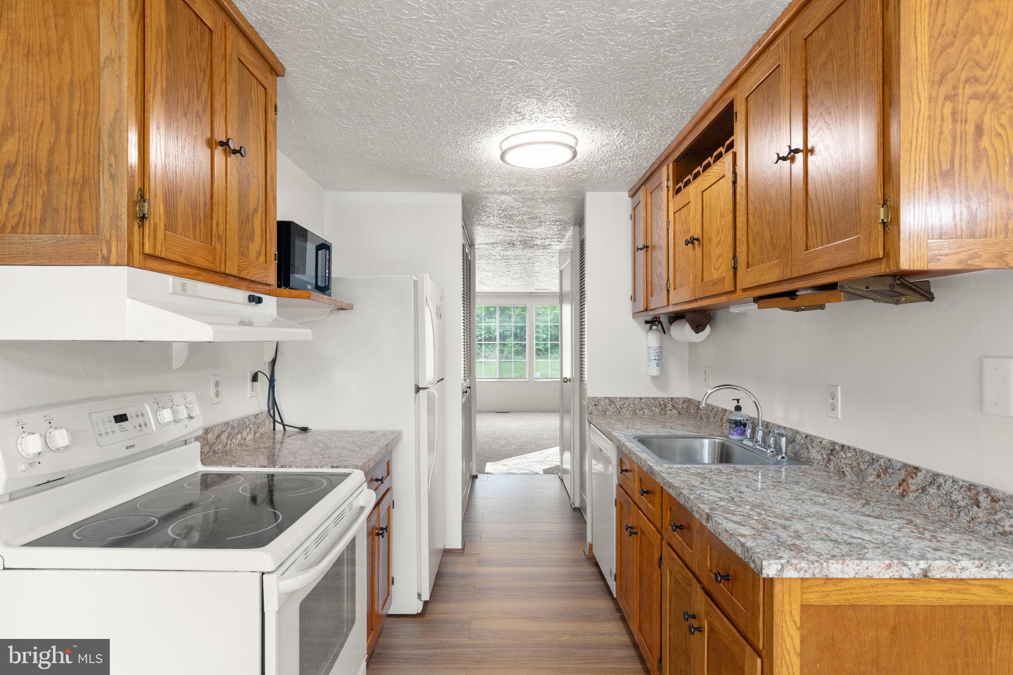 HALLFIELD MANOR - Residential