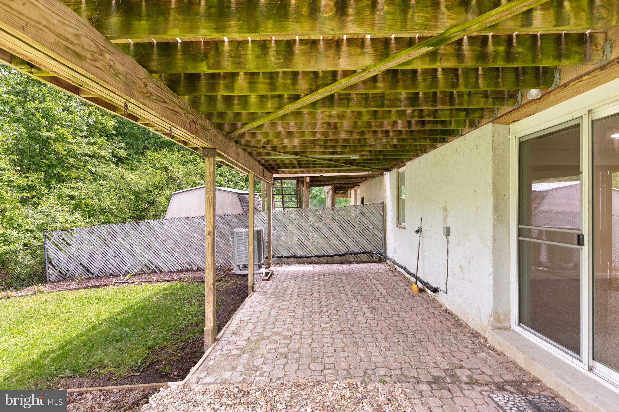 HALLFIELD MANOR - Residential