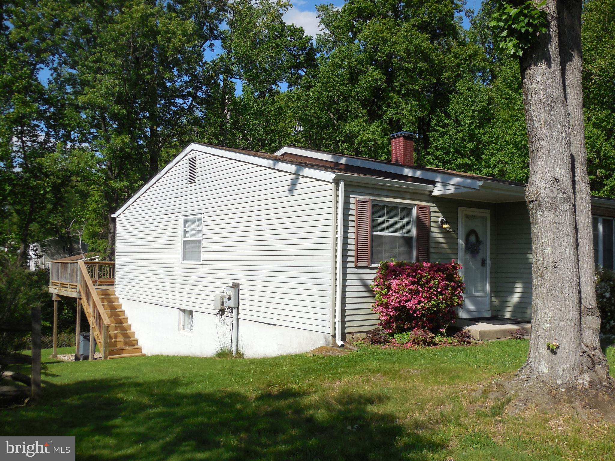 7 CASTELL COURT