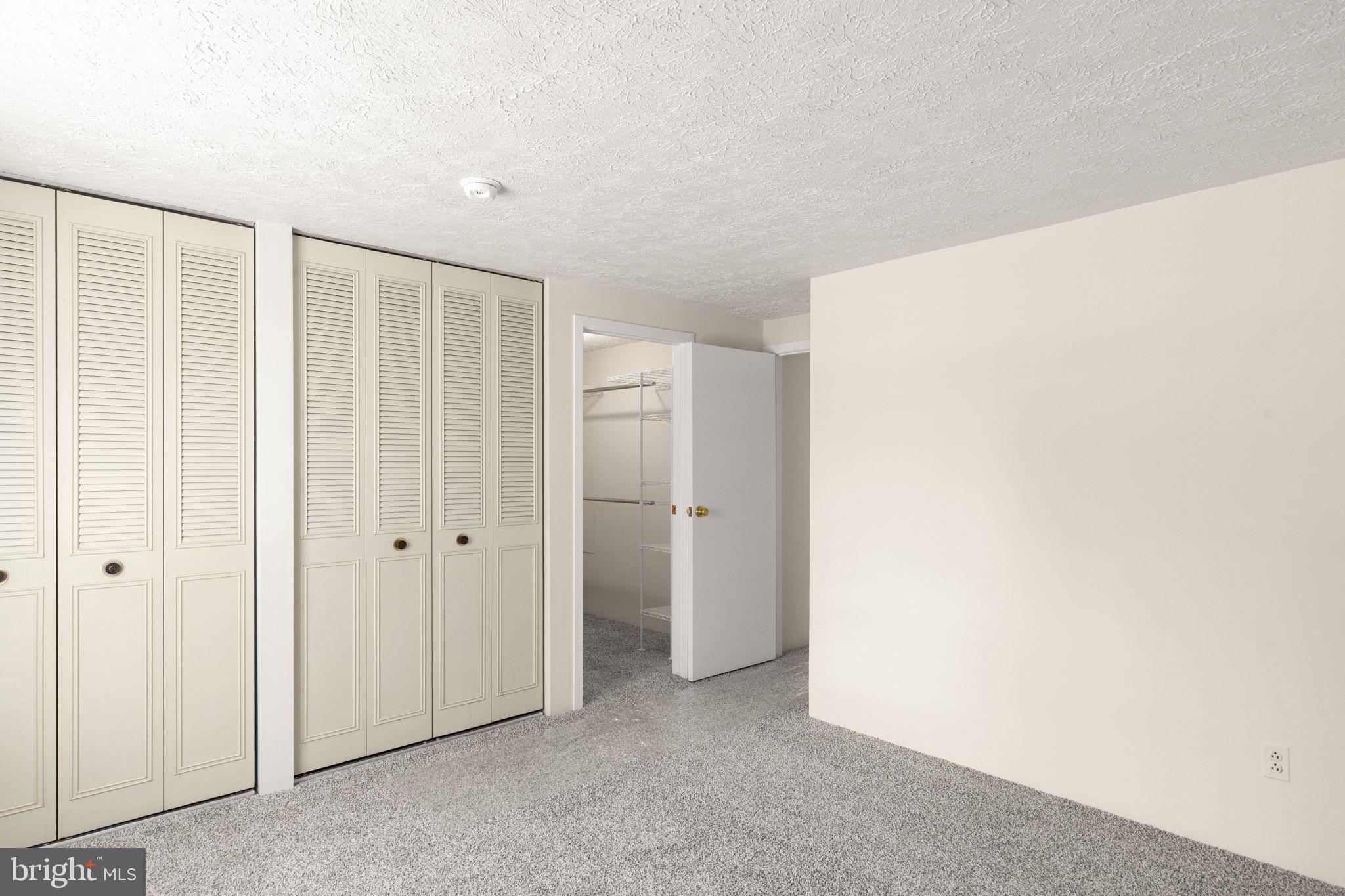 HALLFIELD MANOR - Residential