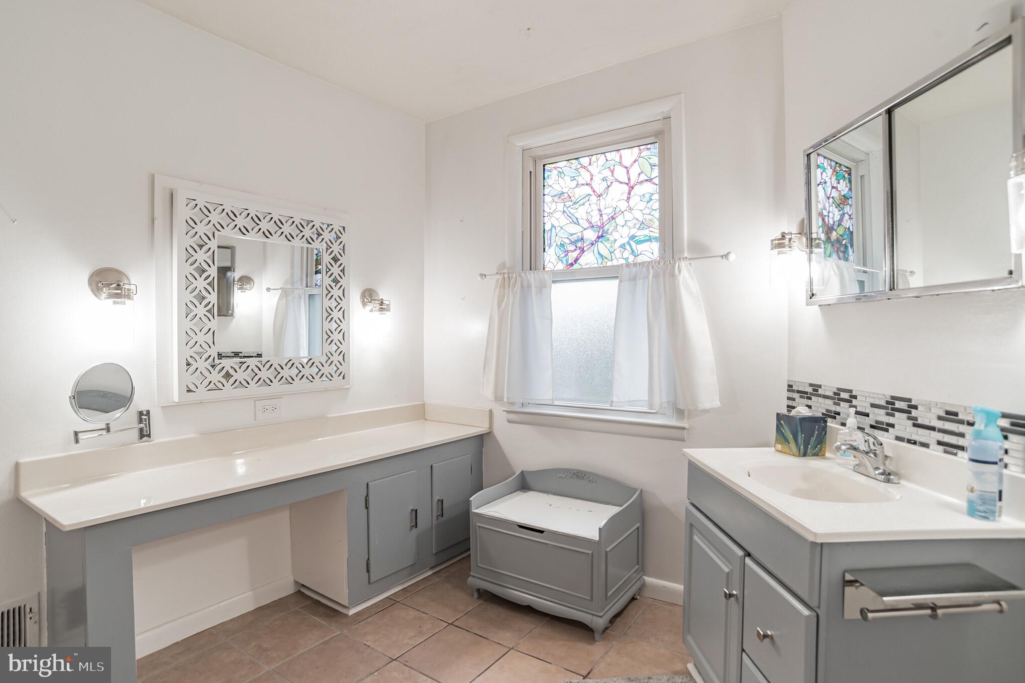 BAUERNSCHMIDT MANOR - Residential