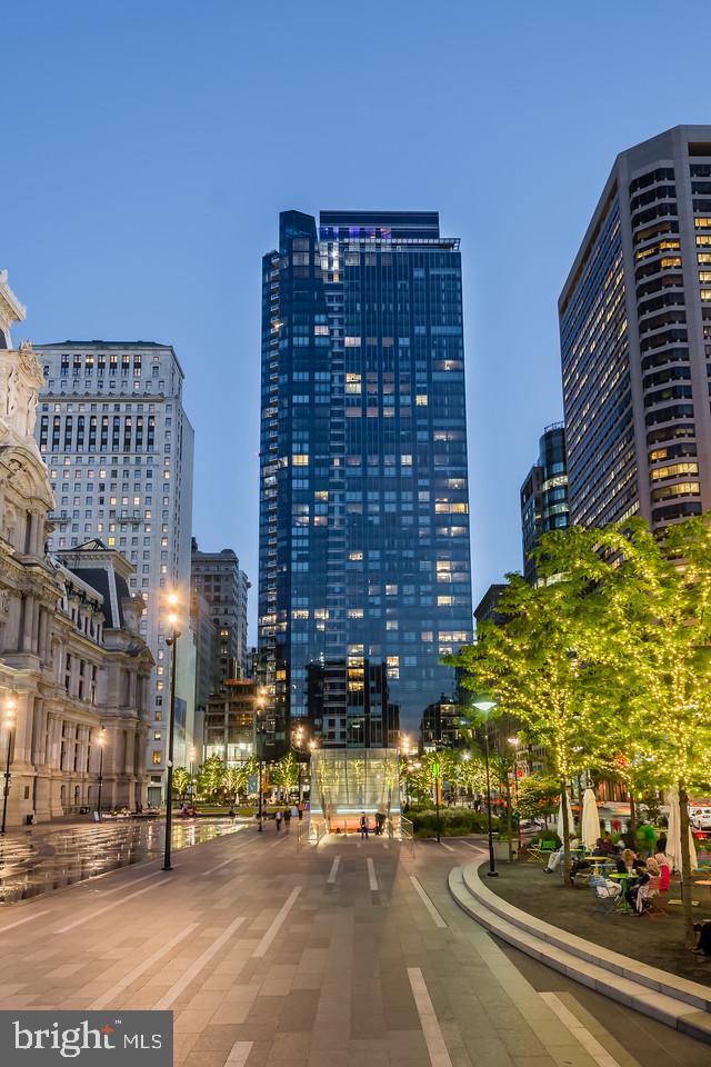 AVENUE OF THE ARTS - Residential Lease