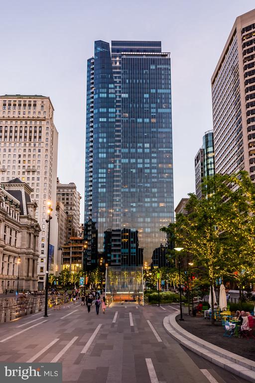 AVENUE OF THE ARTS - Residential Lease