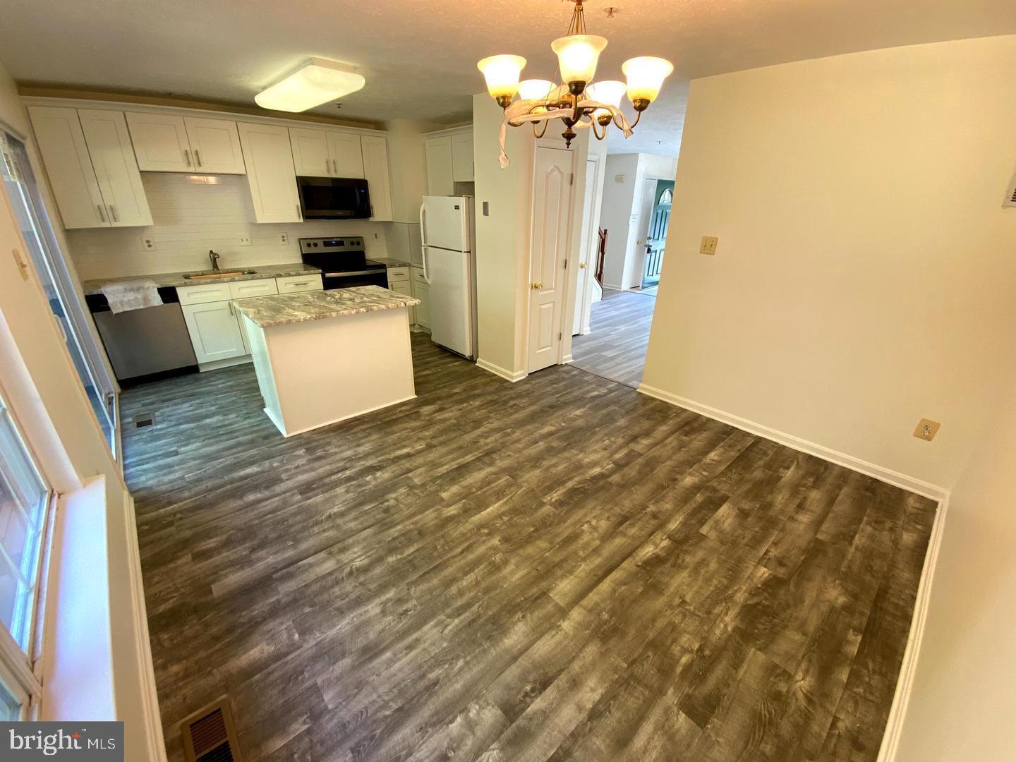 THE COURTS - Residential