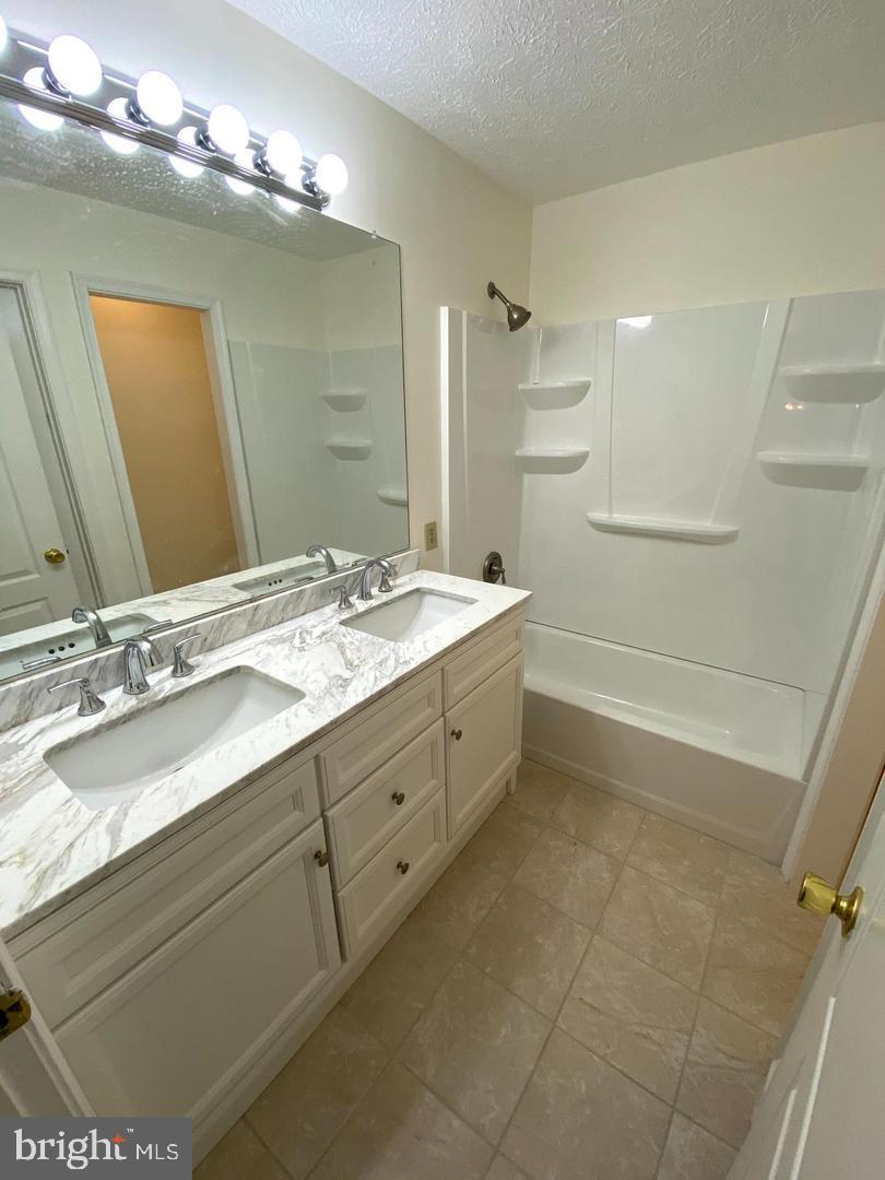 THE COURTS - Residential