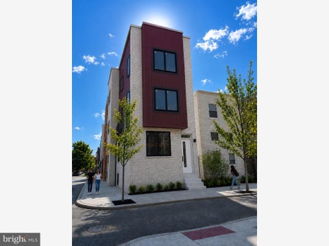 Townhouse For Sale - 1400 E Oxford Street<br/> Philadelphia County, PHILADELPHIA, PA 19125