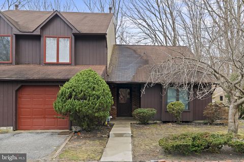 Townhouse For Sale - 233 Keats Drive<br/> SICKLERVILLE, NJ 08081
