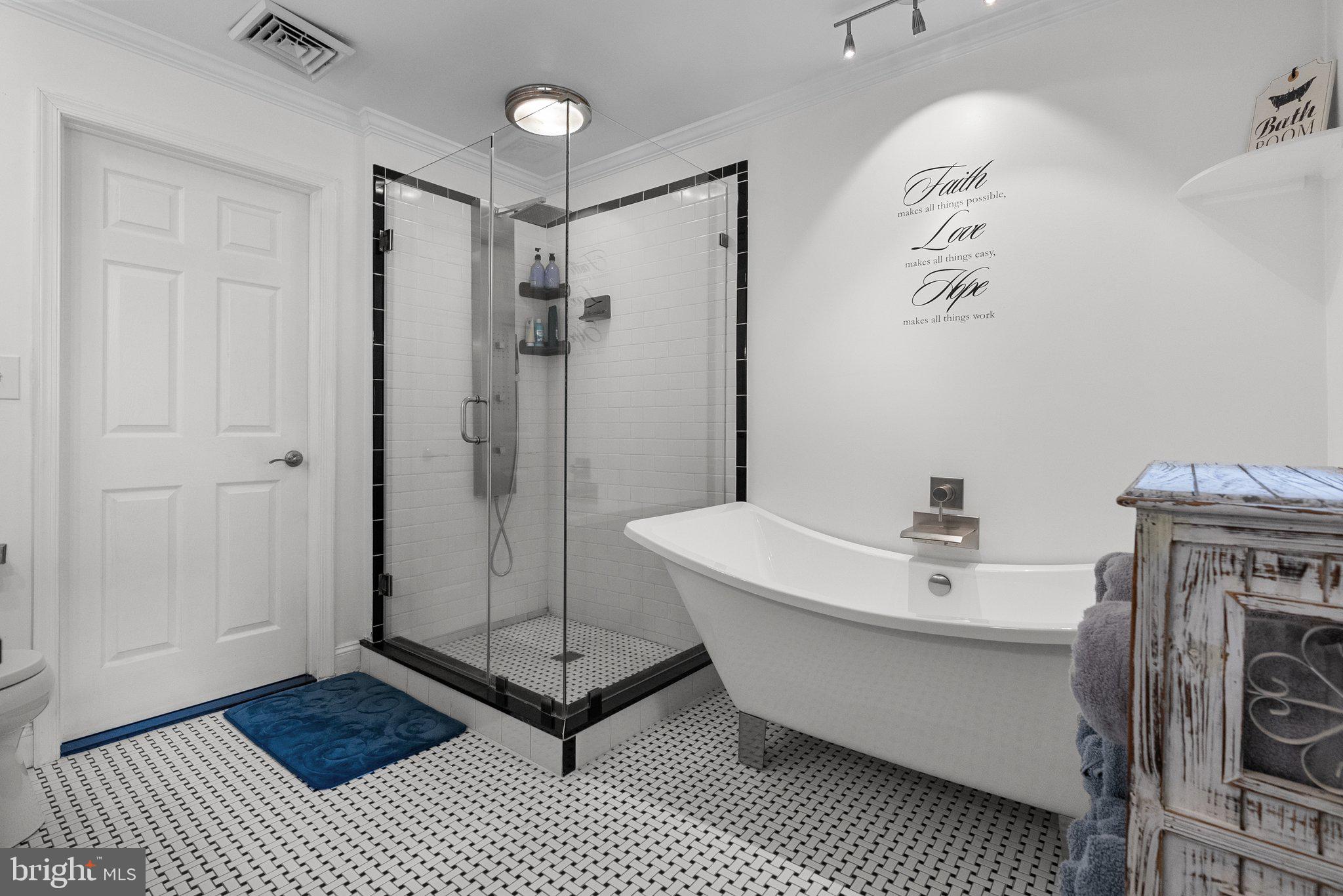 HUNTINGDON VALLEY - Residential