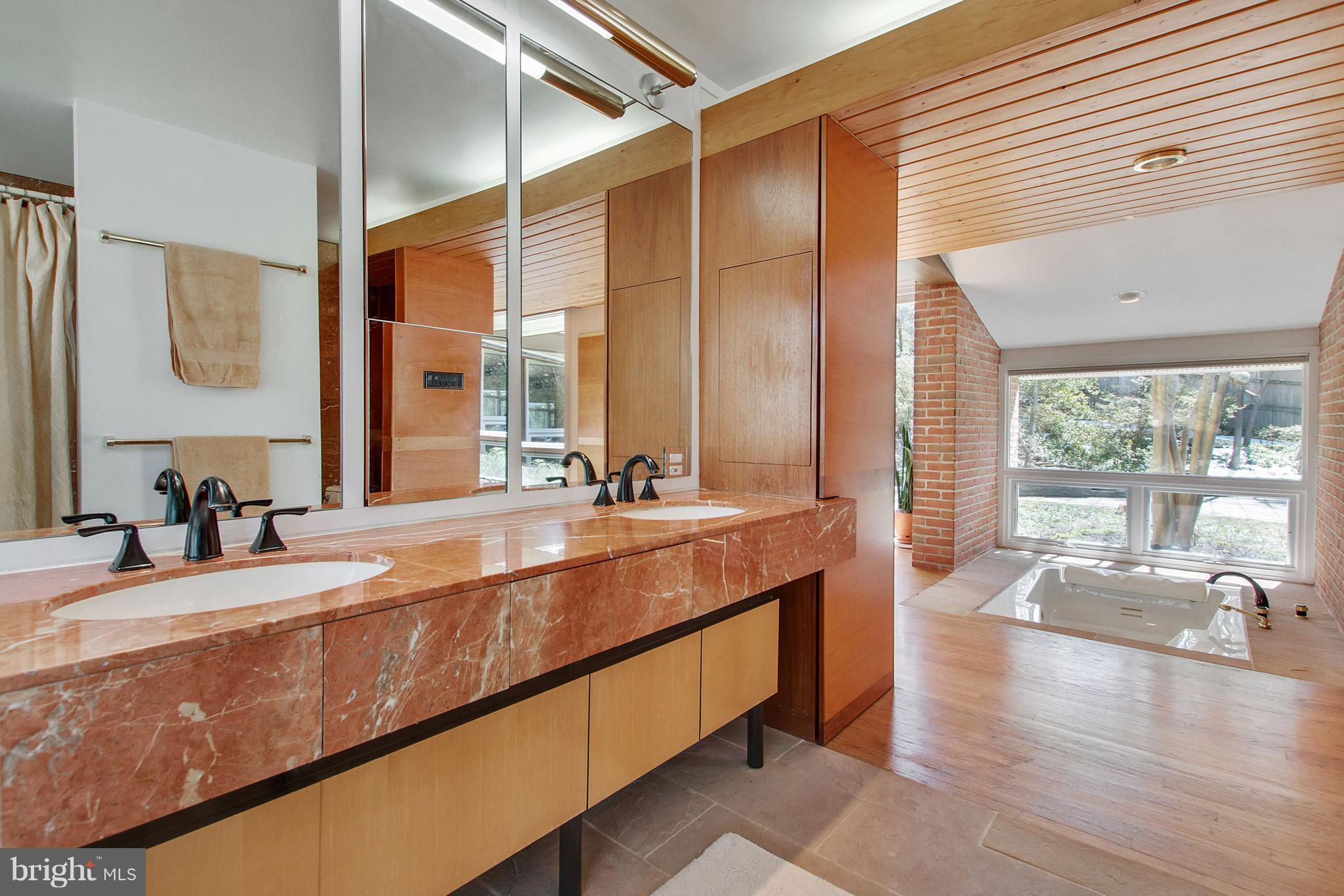 BRADLEY HILLS GROVE - Residential