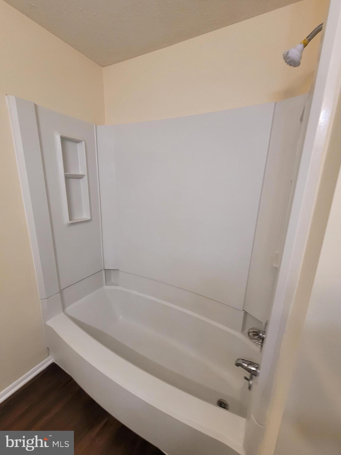 QUEEN ANNE VILLAGE - Residential