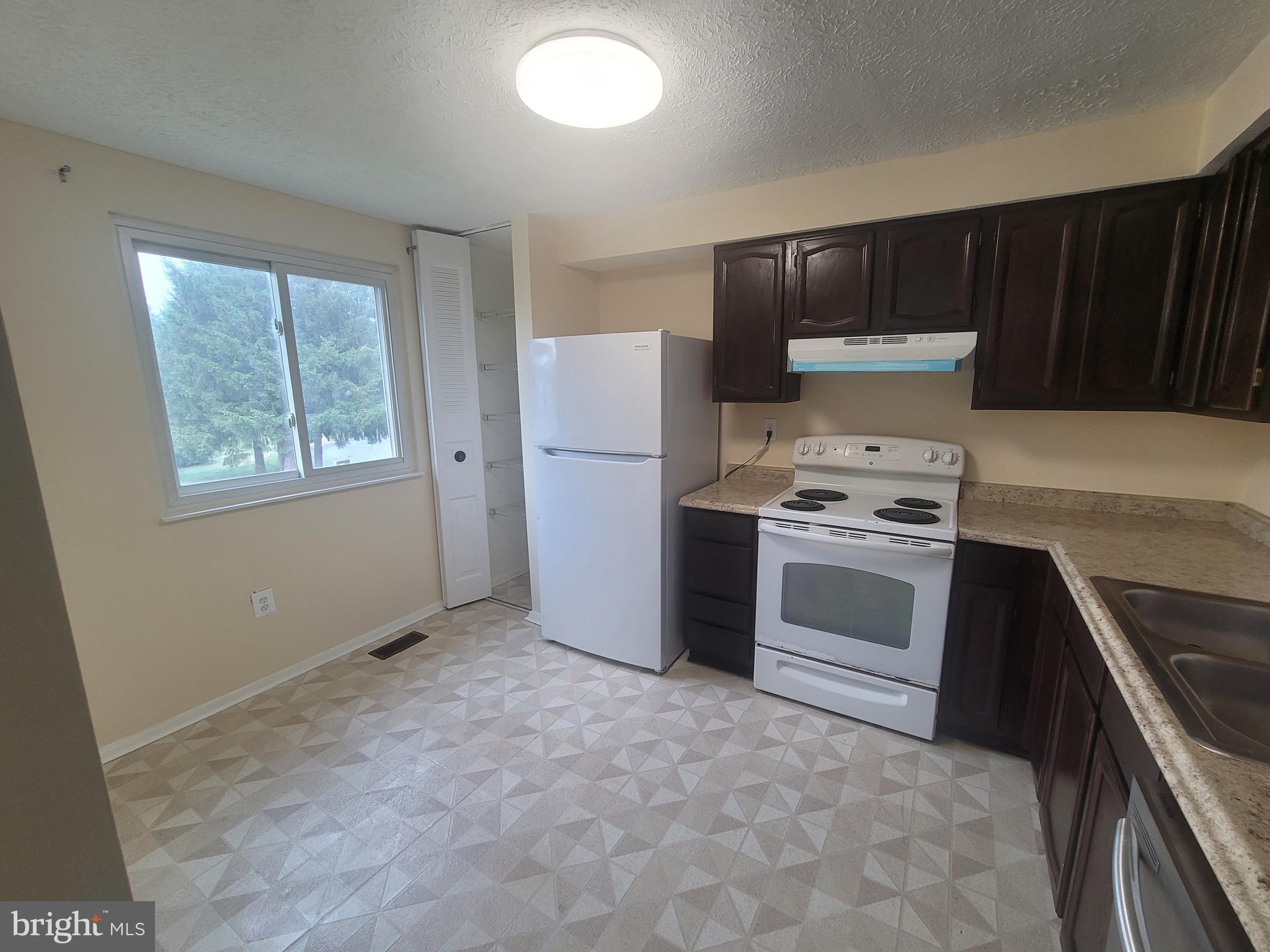 QUEEN ANNE VILLAGE - Residential