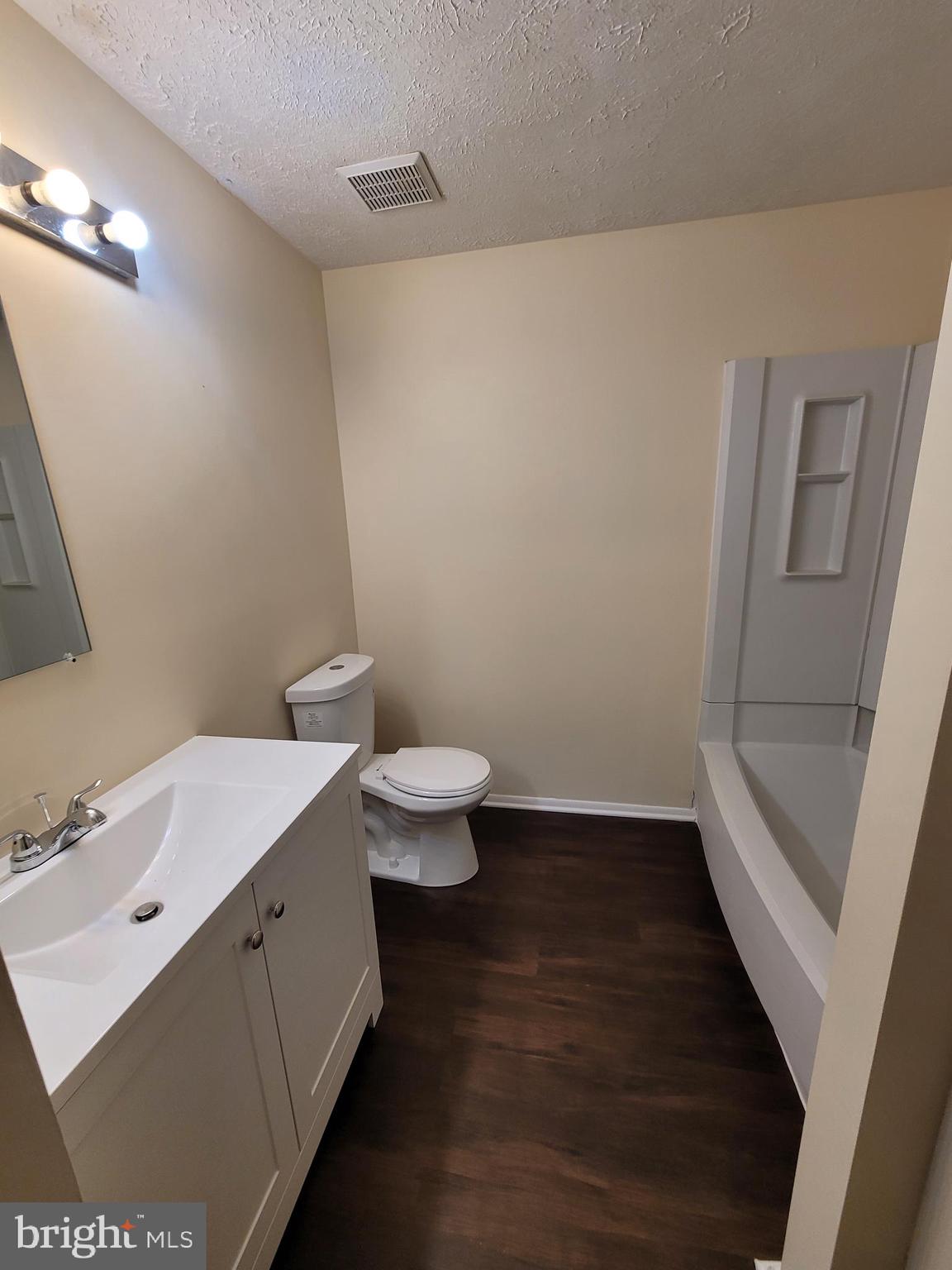 QUEEN ANNE VILLAGE - Residential