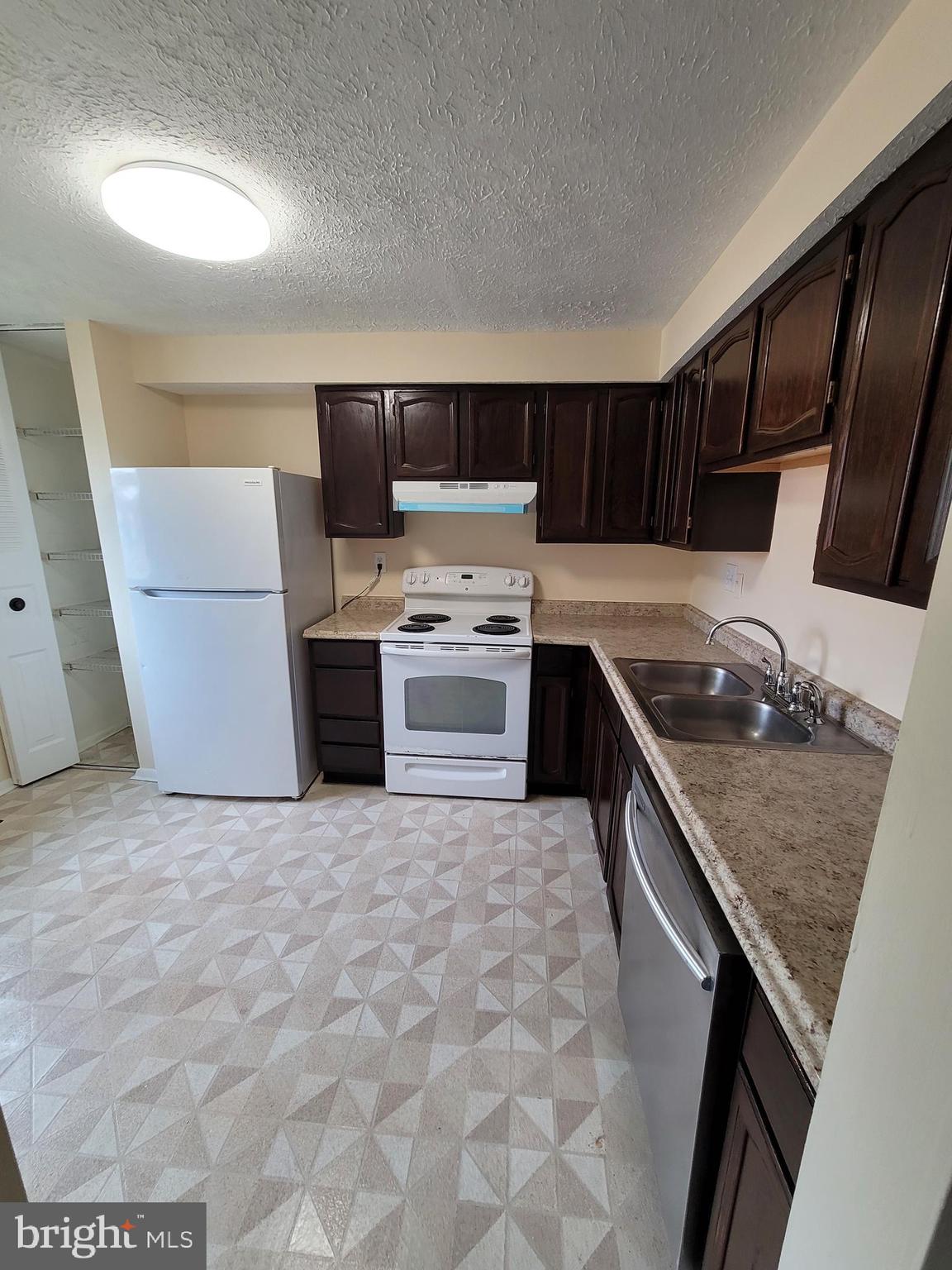 QUEEN ANNE VILLAGE - Residential