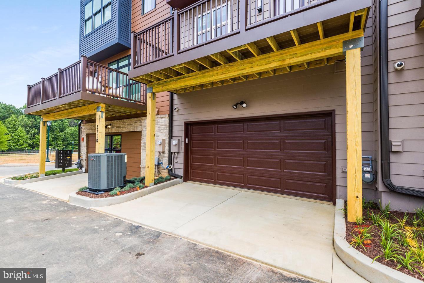 TOWER OAKS - Residential Lease