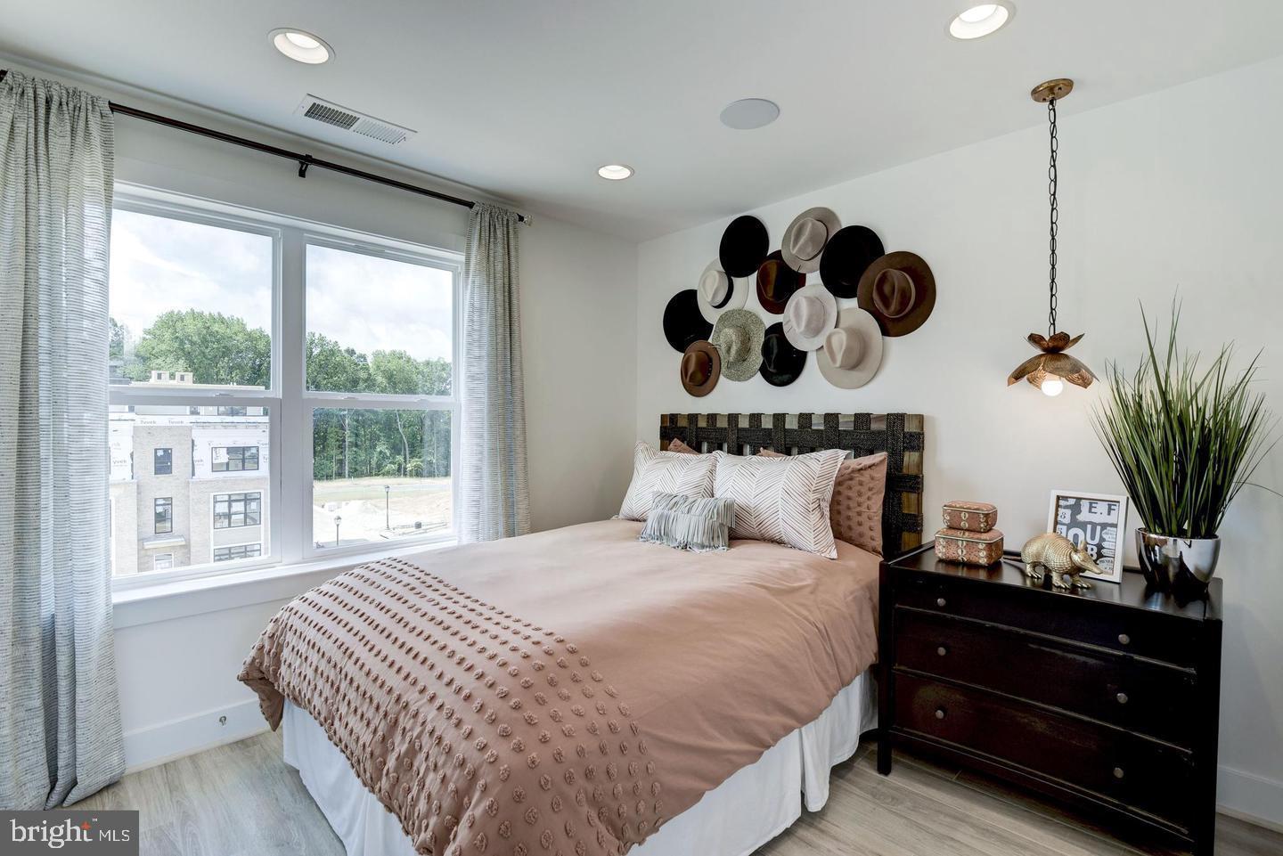 TOWER OAKS - Residential Lease