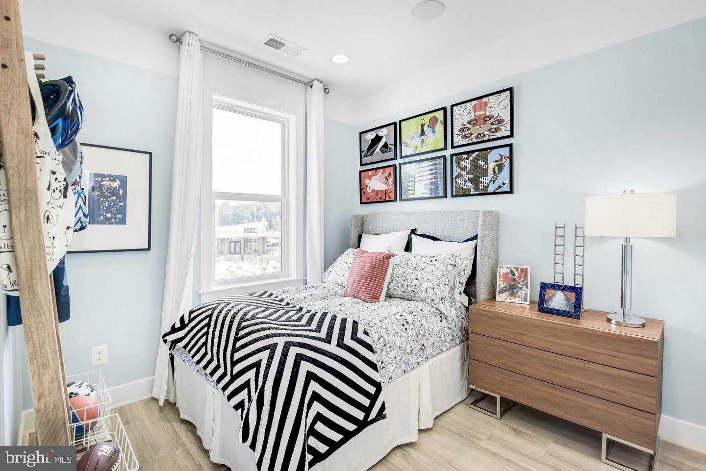 TOWER OAKS - Residential Lease