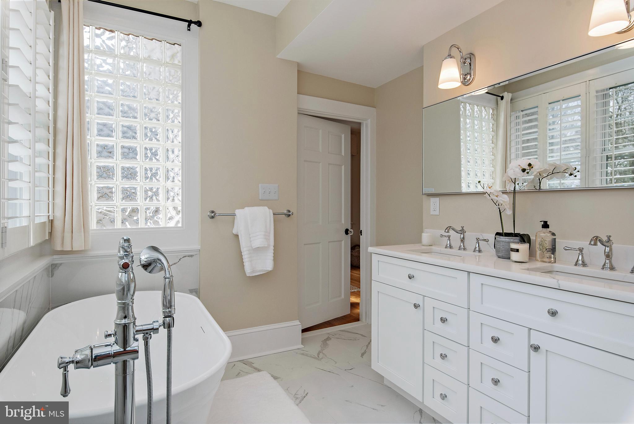 MURRAY HILL - Residential