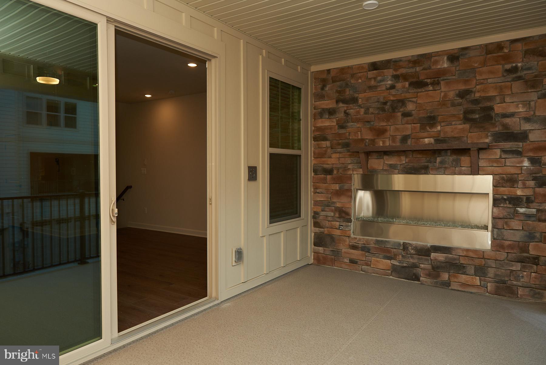 BOULEVARD VI TOWNS - Residential