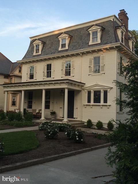 142 E OAK AVENUE