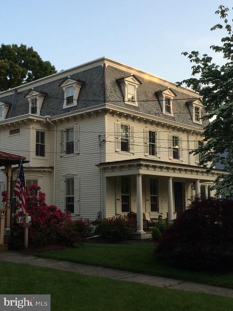 142 E OAK AVENUE