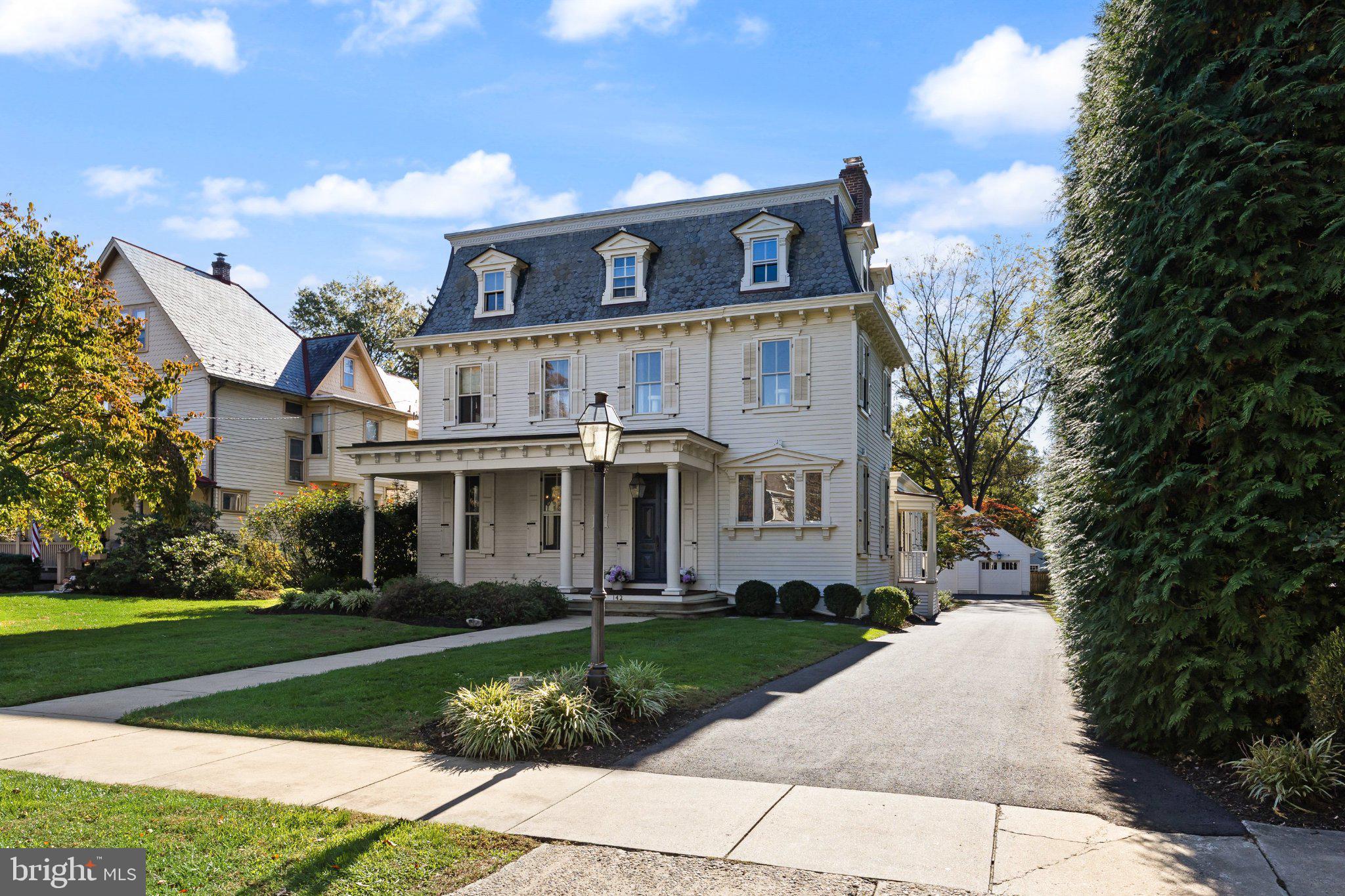 142 E OAK AVENUE