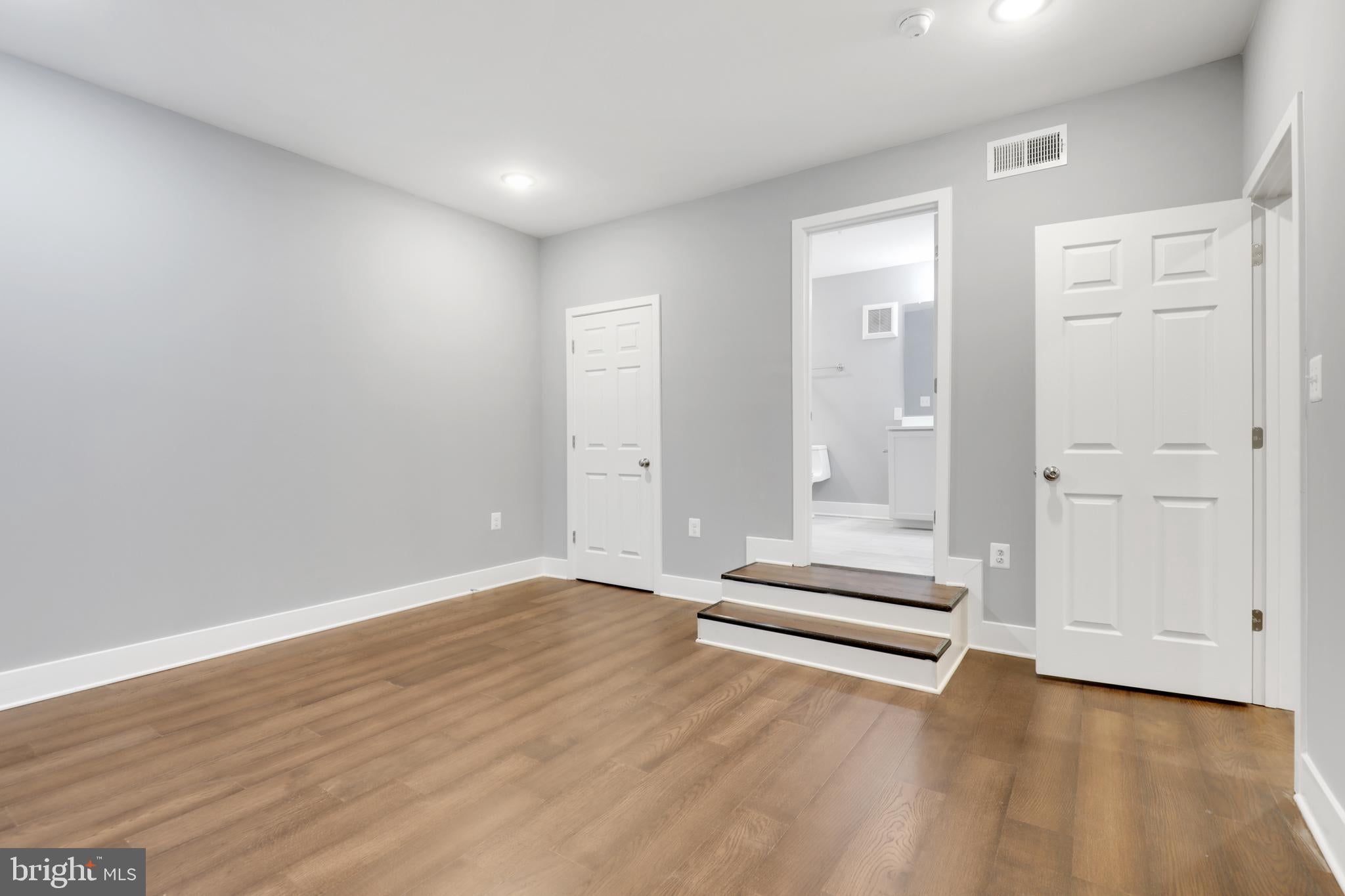19 E FAYETTE STREET 204