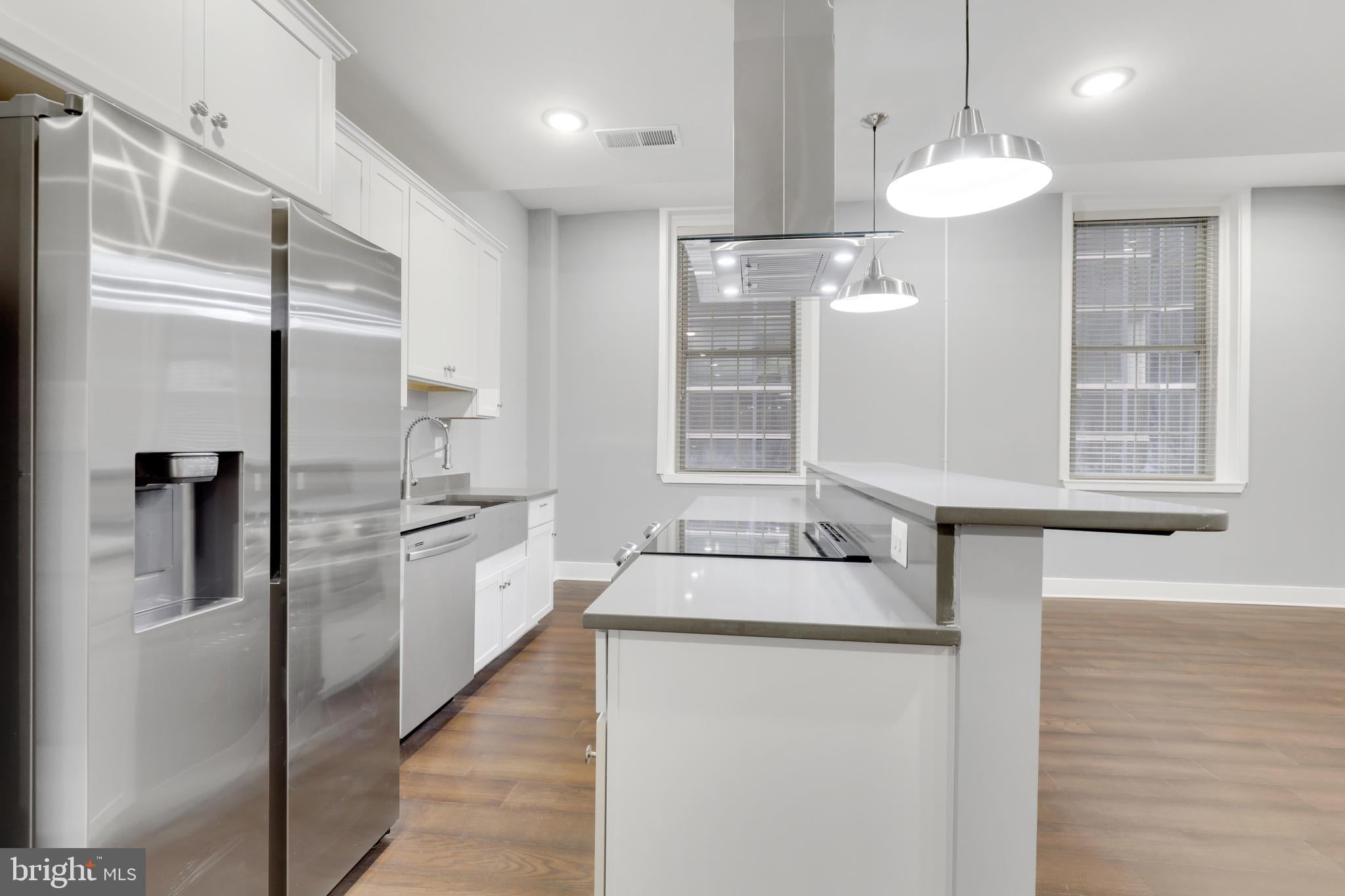 19 E FAYETTE STREET 204